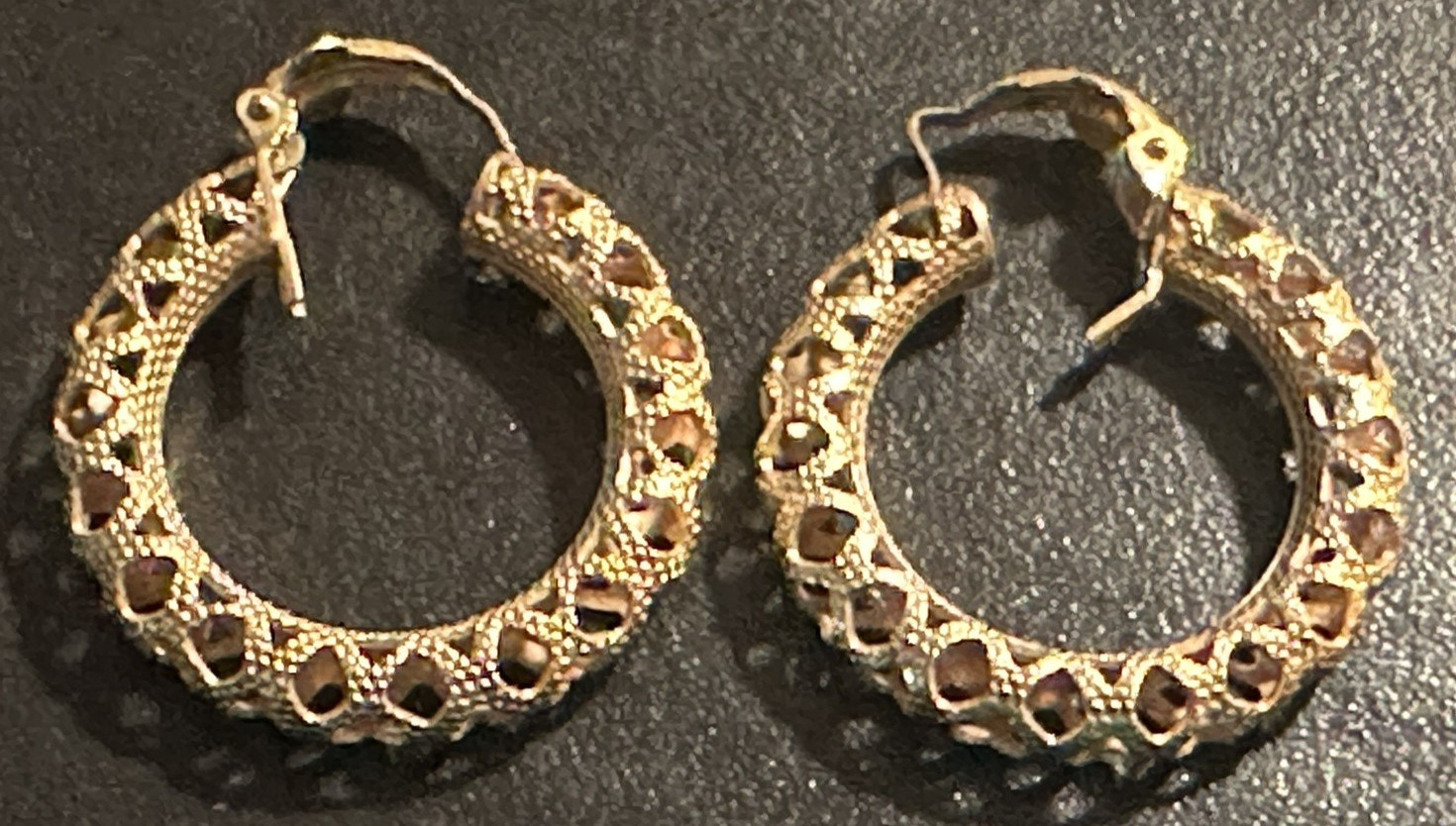 Vintage Wells 14k Gold Filled Textured Hoop Earrings Signed