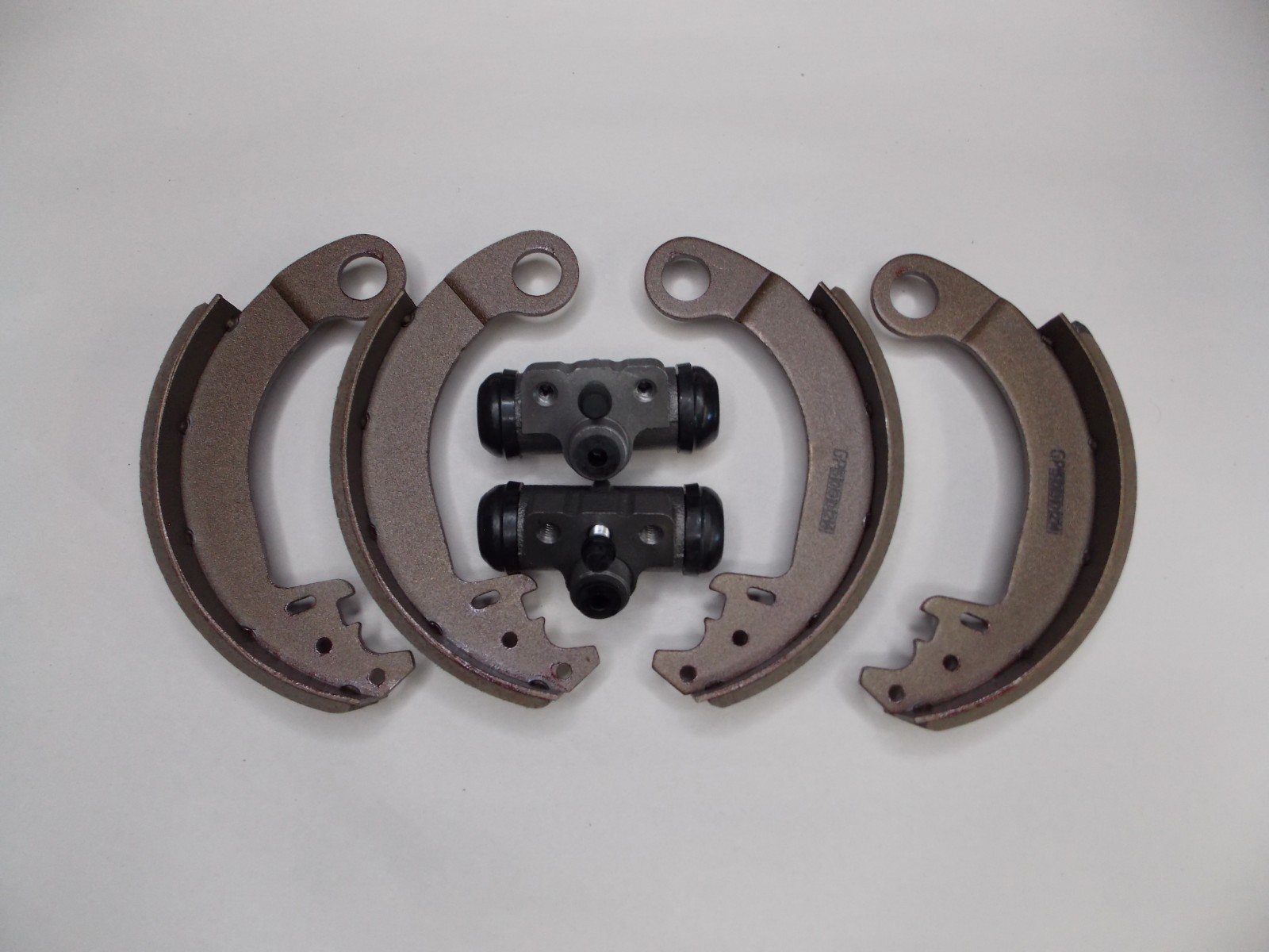 4 -  Cushman Brake Shoes 887284 876323 876324 + 2 WHEEL CYLINDERS 807343 886371