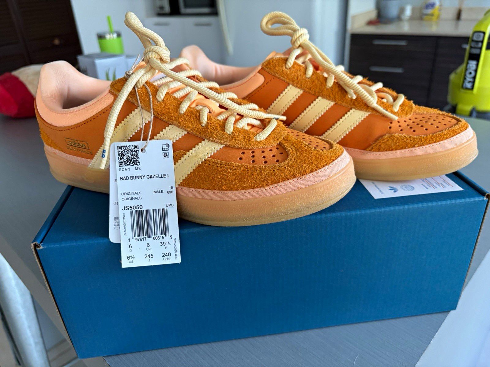 adidas Bad Bunny x Gazelle Indoor Santurce Unity Orange Suede JS5050 adidas Bad Bunny x Gazelle Indoor Santurce Unity Orange Suede JS5050