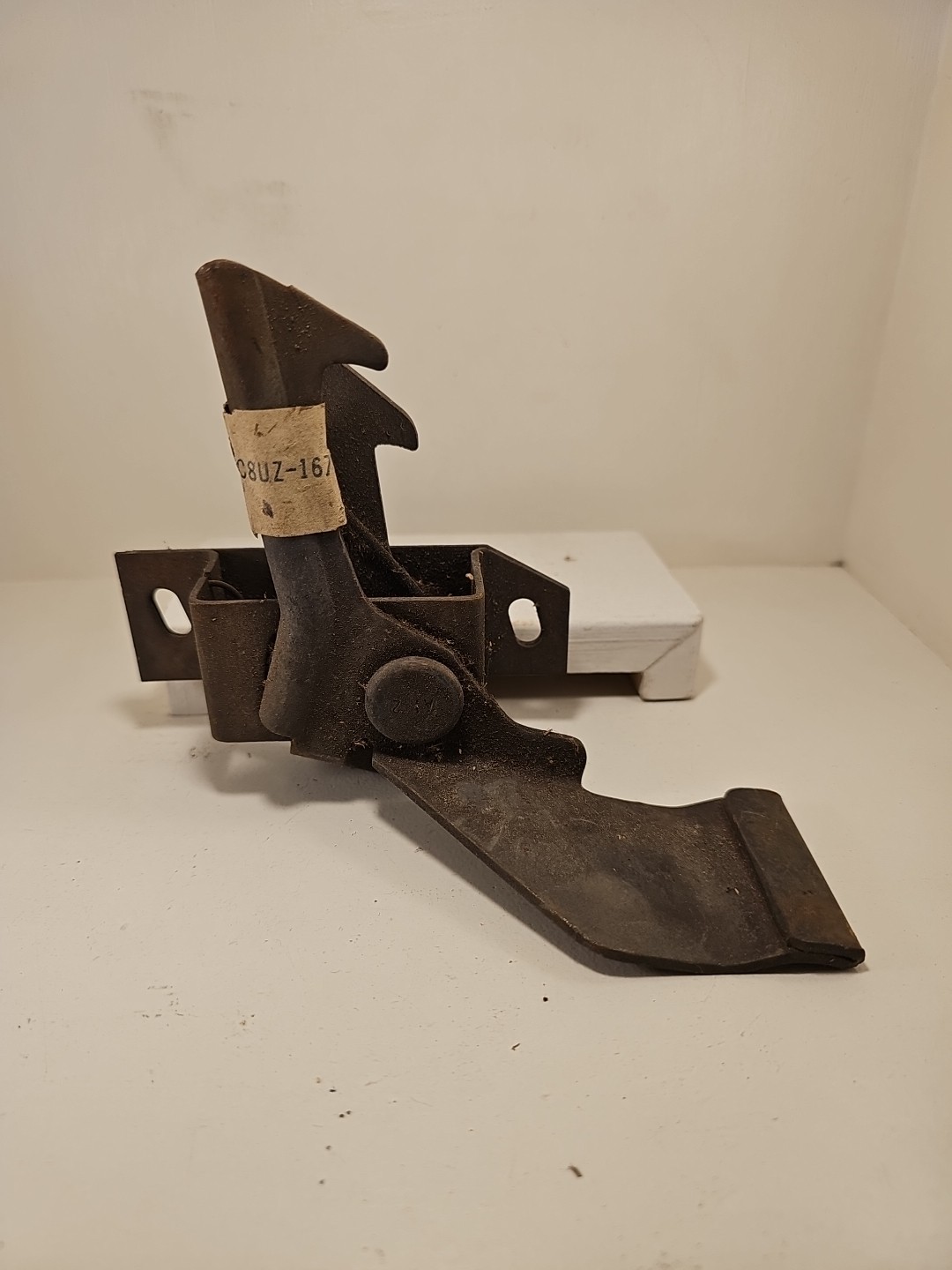 NOS OEM 1969 70 71 72 73 1974 Ford E100 E200 E300 Econoline Van FRONT HOOD LATCH NOS OEM 1969 70 71 72 73 1974 Ford E100 E200 E300 Econoline Van FRONT HOOD LATCH