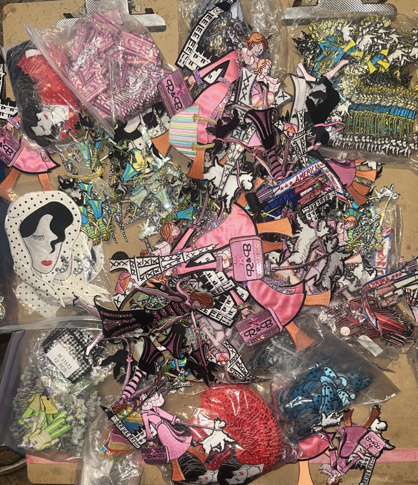 Lot Of 100 Random All Fashion Iron On Patches Appliqué Embroidered Sew On Sewing Lot Of 100 Random All Fashion Iron On Patches Appliqué Embroidered Sew On Sewing