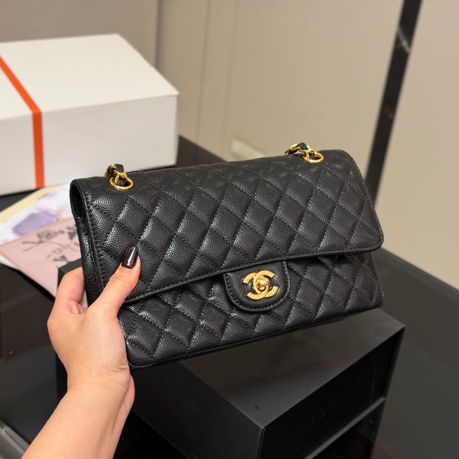 Black Smooth Lambskin Quilted Flap Gold‑Tone Chain Shoulder Crossbody Bag Black Smooth Lambskin Quilted Flap Gold‑Tone Chain Shoulder Crossbody Bag