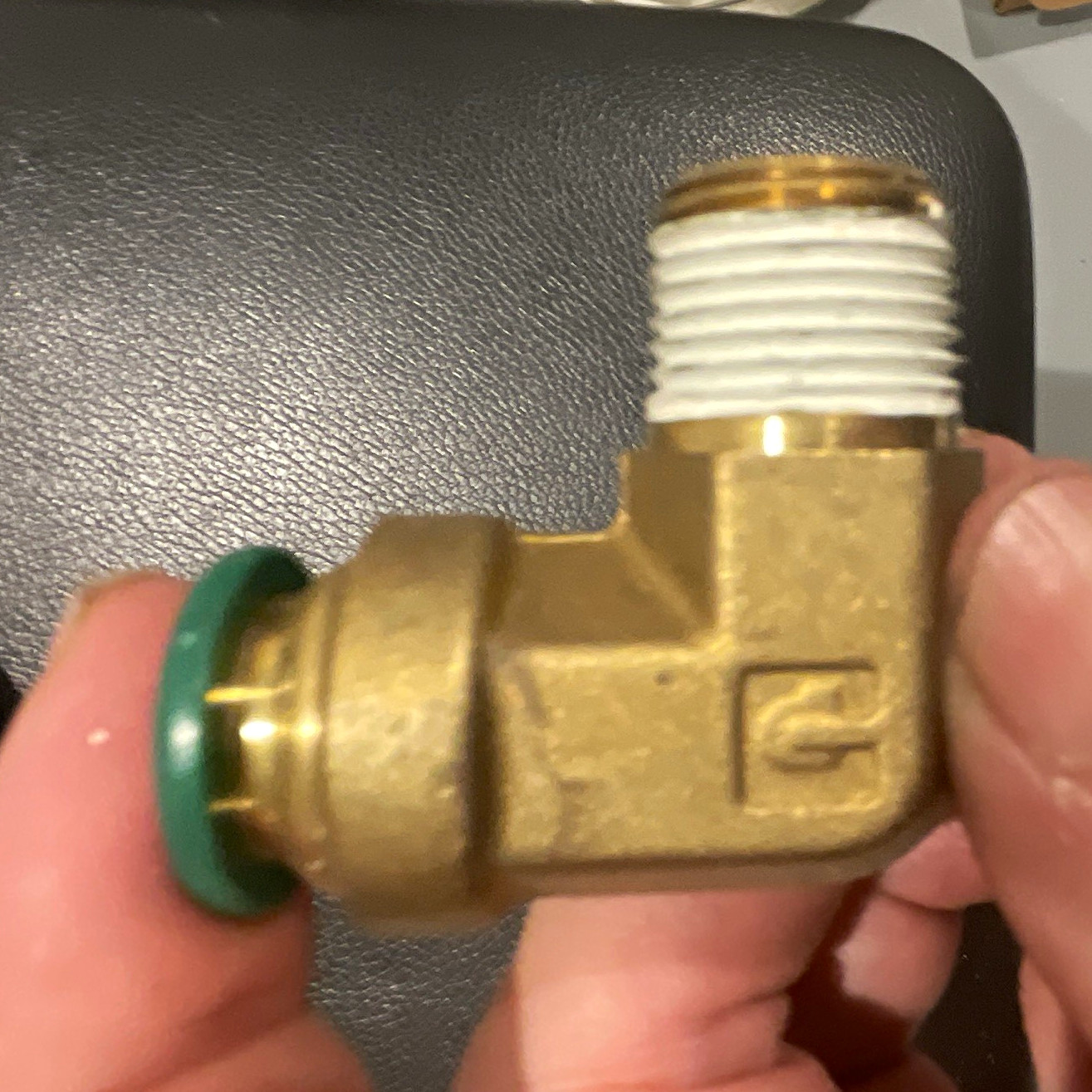 Lot of 31 Parker 169PTC-8-6 Brass Push-to-Connect Swivel Elbow 1/2