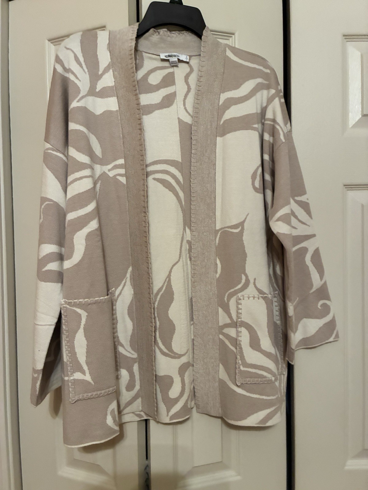 Chico’s Beautiful New Jacket With Pockets, Size Large Chico’s Beautiful New Jacket With Pockets, Size Large