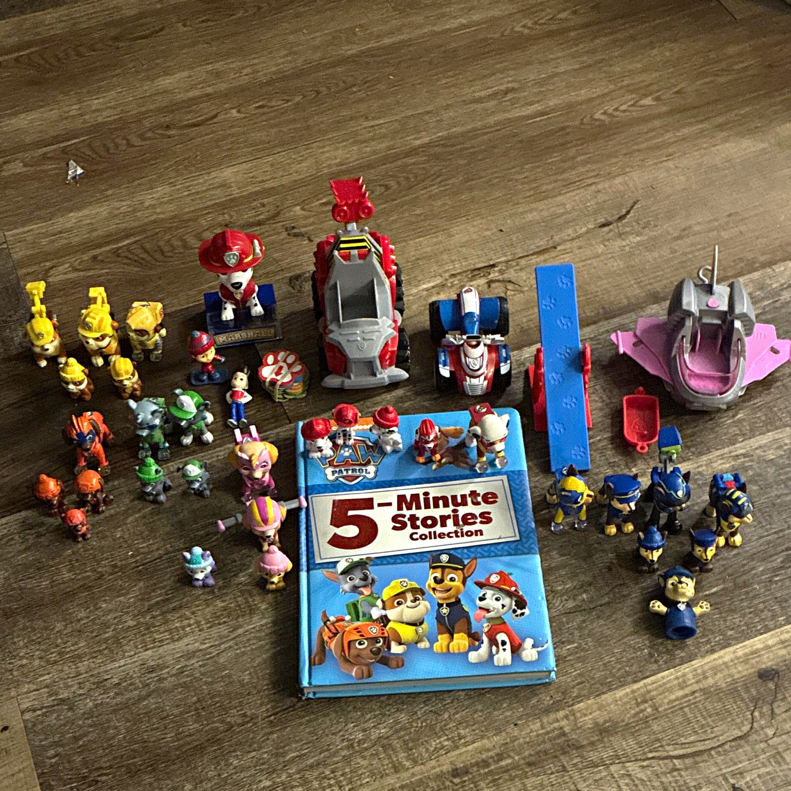 Nickelodeon PAW Patrol Mixed Lot Figures & Vehicles w/ 5-Minute Stories Book Nickelodeon PAW Patrol Mixed Lot Figures & Vehicles w/ 5-Minute Stories Book
