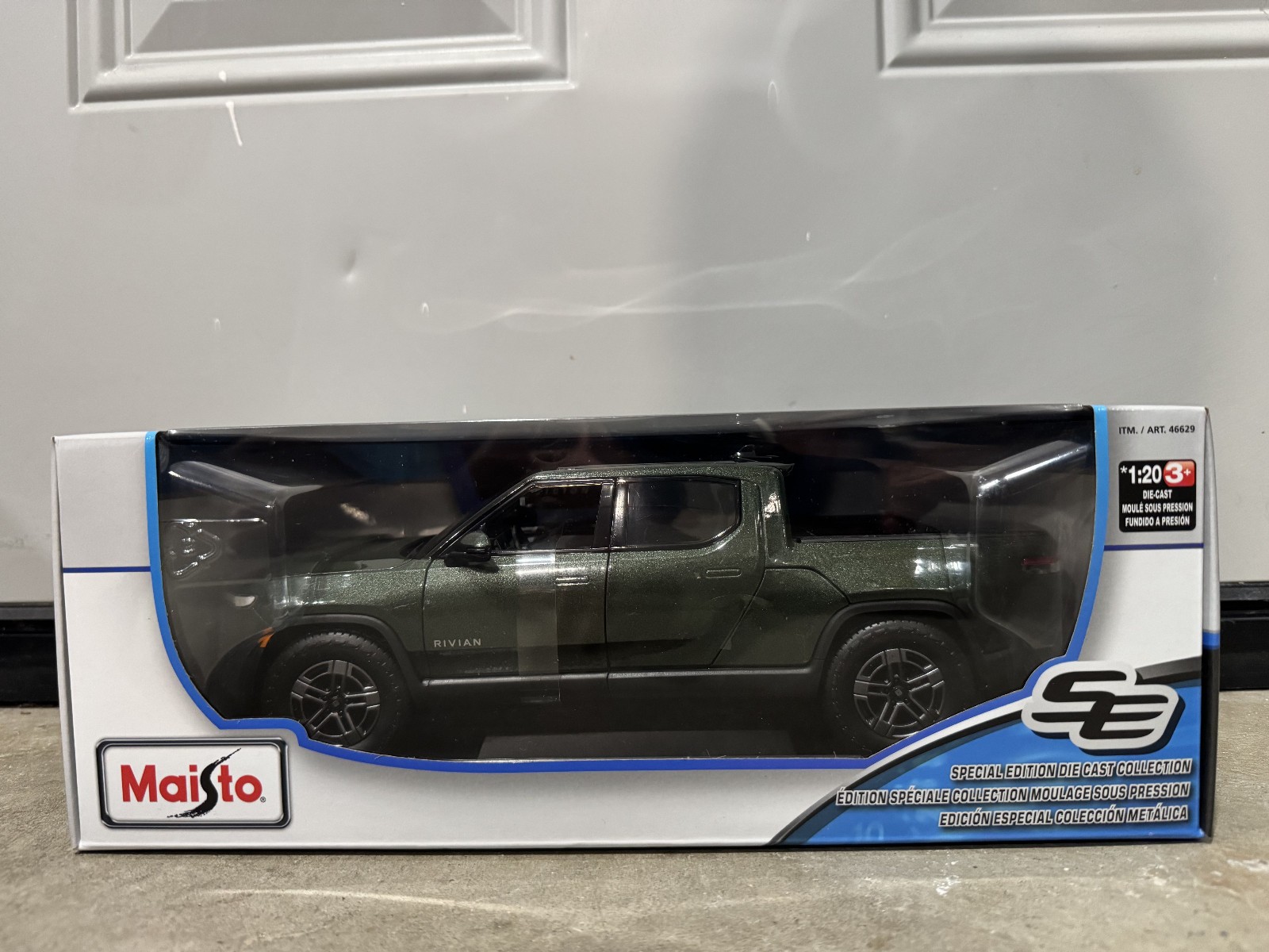 Maisto 1:18 Diecast Special Edition Rivian R1T Green NEW IN BOX Diecast metal