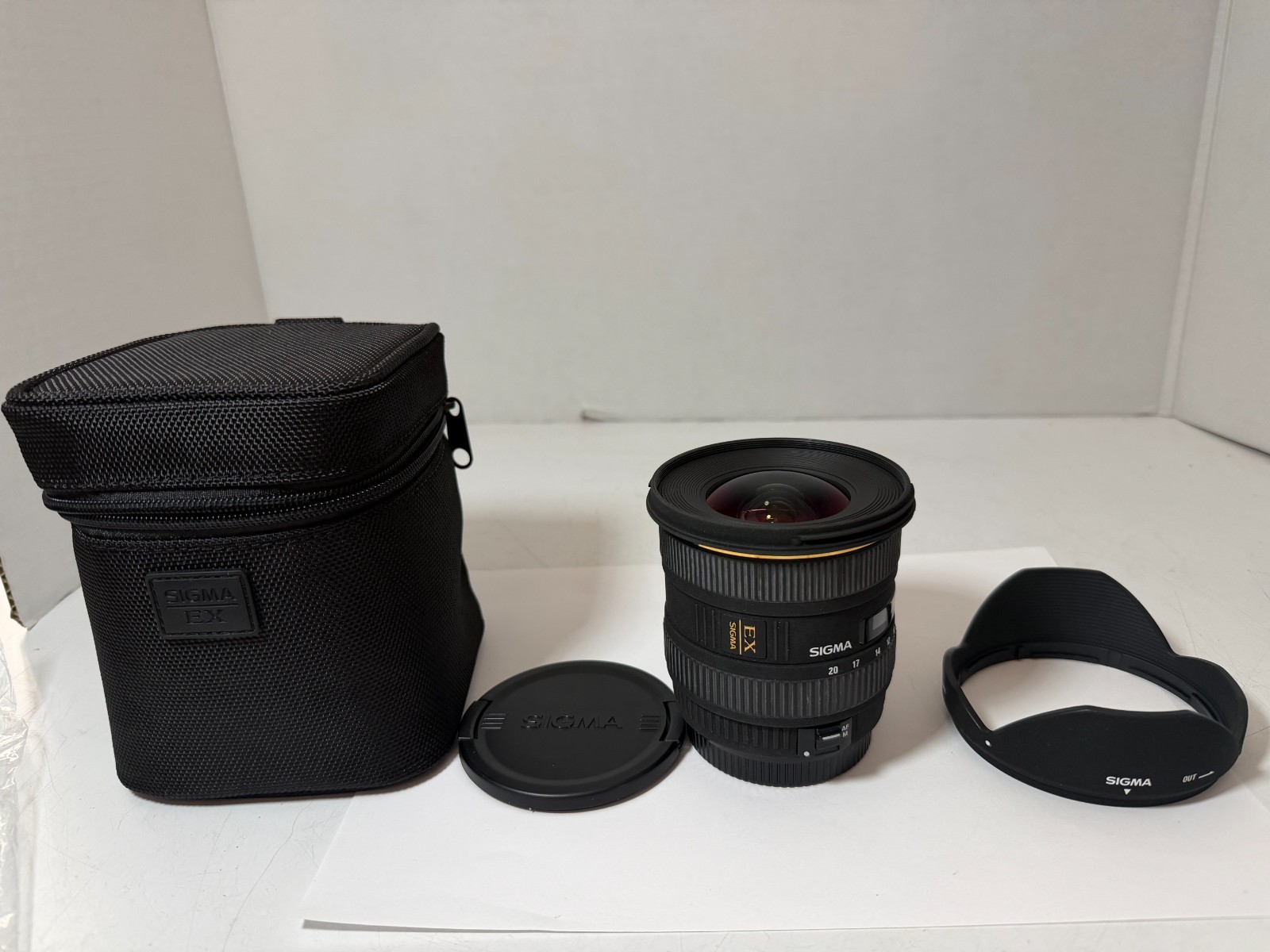 Sigma EX 10-20mm f/4-5.6 DC HSM Zoom Lens for Canon AF Caps Hood Sigma EX 10-20mm f/4-5.6 DC HSM Zoom Lens for Canon AF Caps Hood