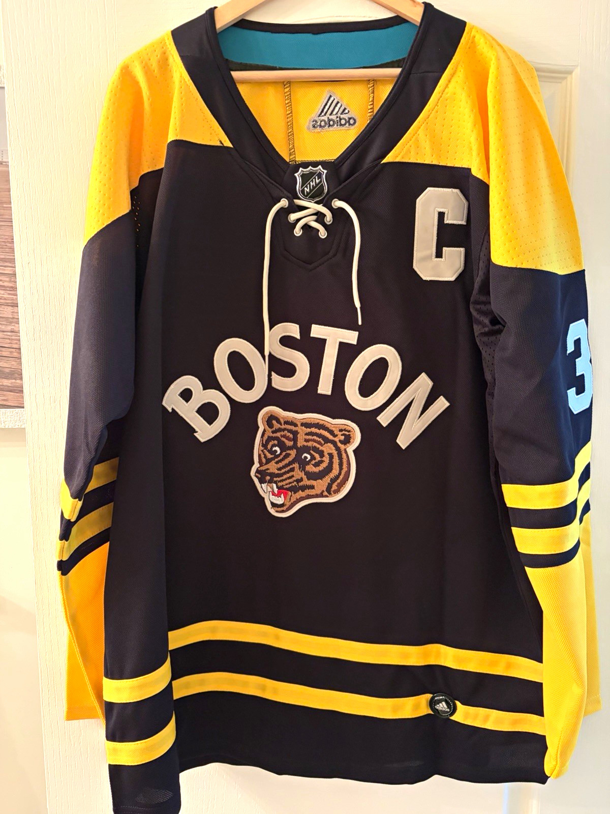 adidas Boston Bruins Patrice Bergeron #37 Winter Classic NHL Jersey Size 56