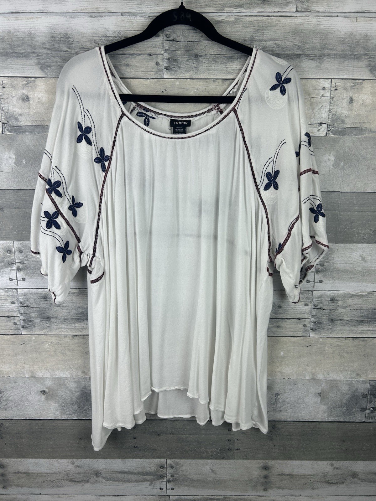 Torrid White Short Sleeve Boho Blouse Size 5