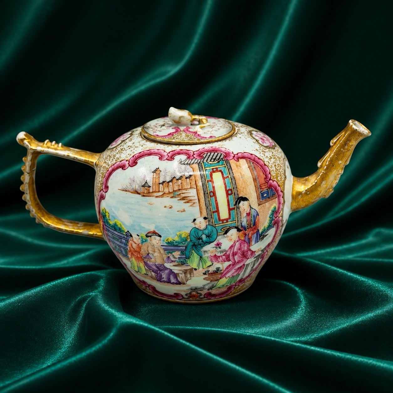 Chinese Marvelous 18th Century Qing Dynasty Qianlong Period Famille Rose Teapot Chinese Marvelous 18th Century Qing Dynasty Qianlong Period Famille Rose Teapot