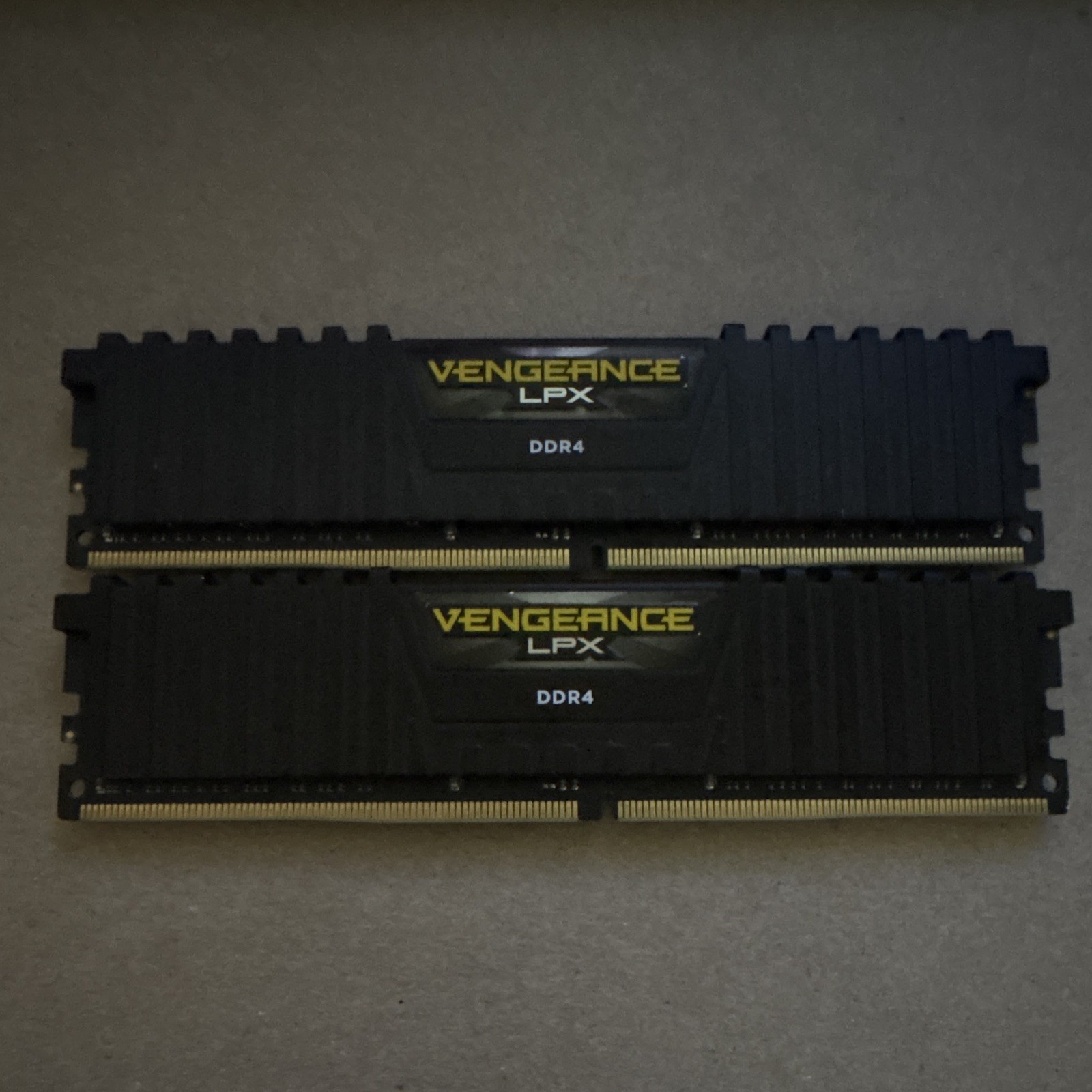 Corsair Vengeance LPX 16GB (2x8GB) DDR4-2400 DIMM 288-Pin CMK16GX4M2A2400C14 Corsair Vengeance LPX 16GB (2x8GB) DDR4-2400 DIMM 288-Pin CMK16GX4M2A2400C14