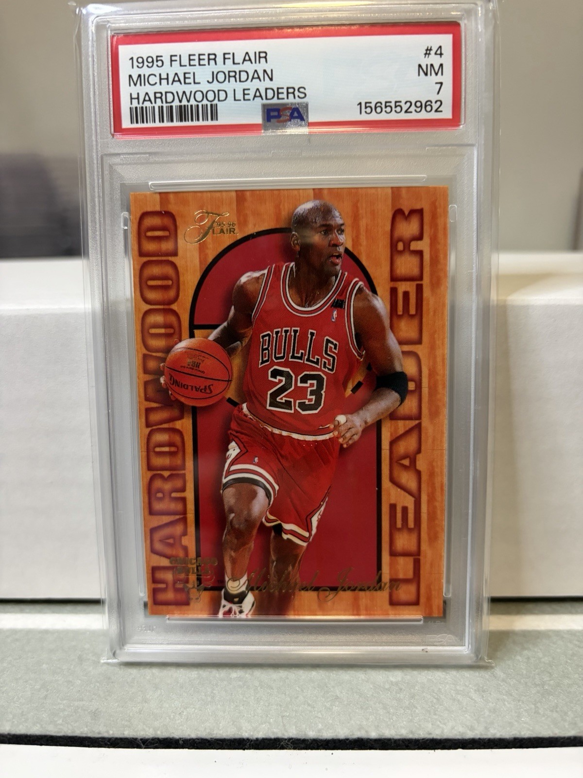 Fleer Flair 1995-96 Michael Jordan Hardwood Leaders Insert #4 PSA 7 Bulls