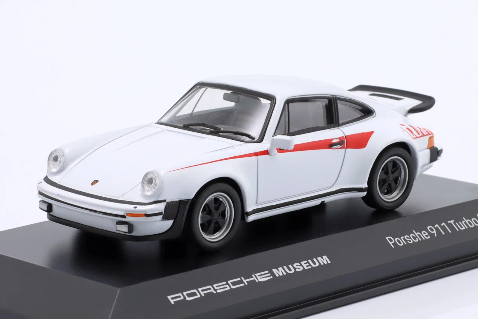1:43 WELLY  1975 PORSCHE 911 930 turbo 3.0 white red decals MUSEUM EDITION