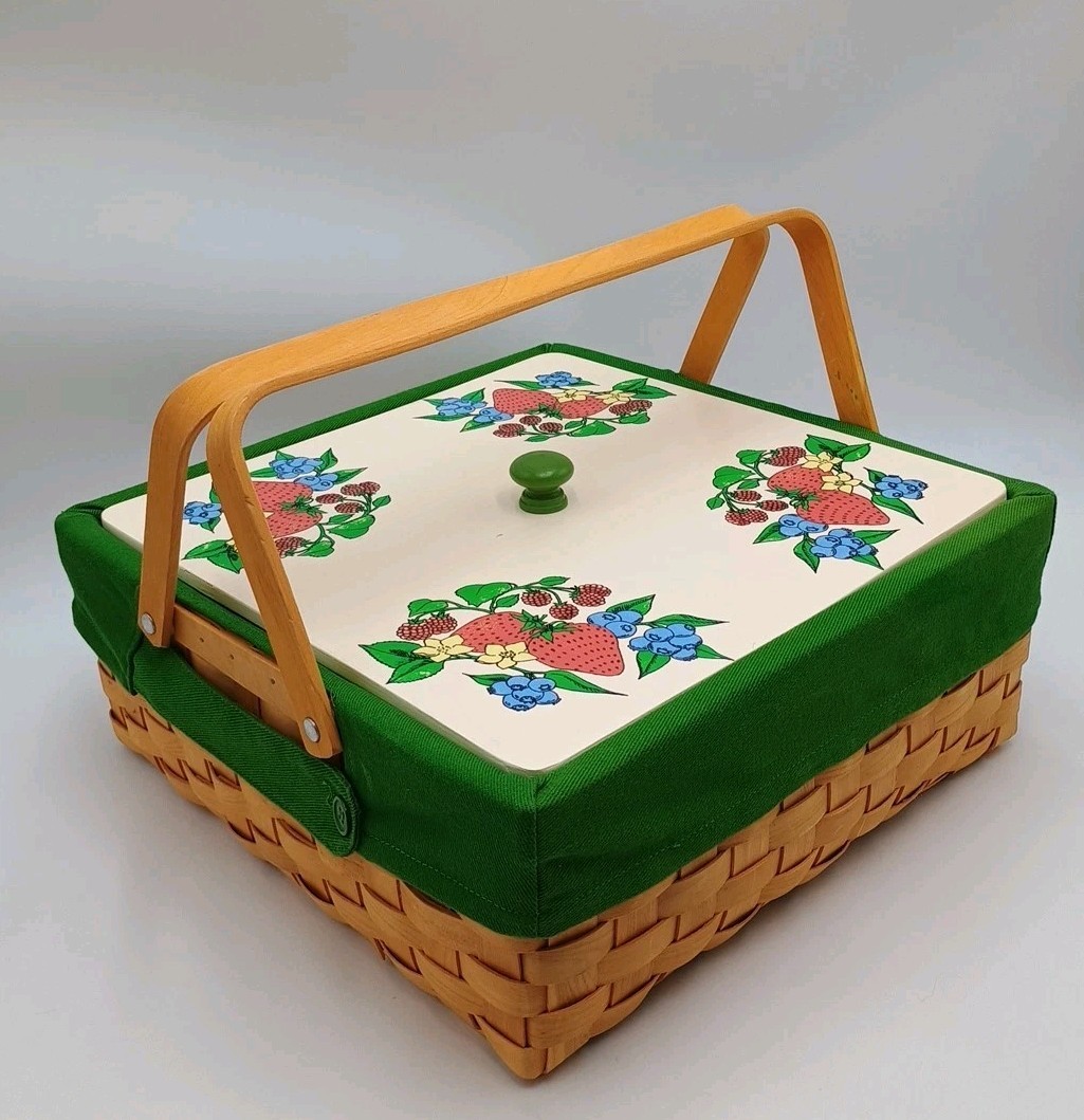 Vintage Strawberry & Berries Picnic Basket 14 Vintage Strawberry & Berries Picnic Basket 14