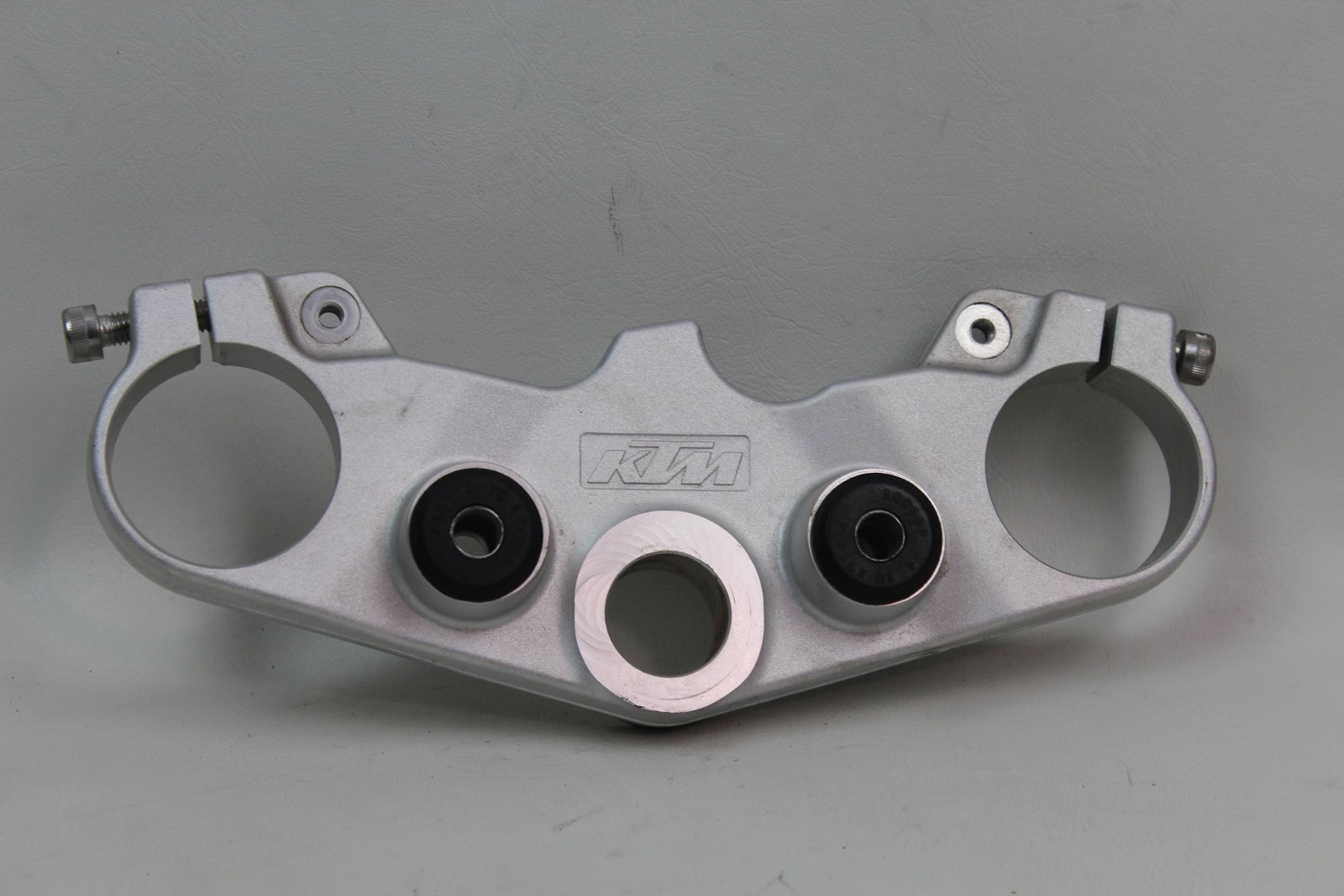 KTM Duke 390 15-16 Upper Triple Tree Yoke Clamp 90101039010