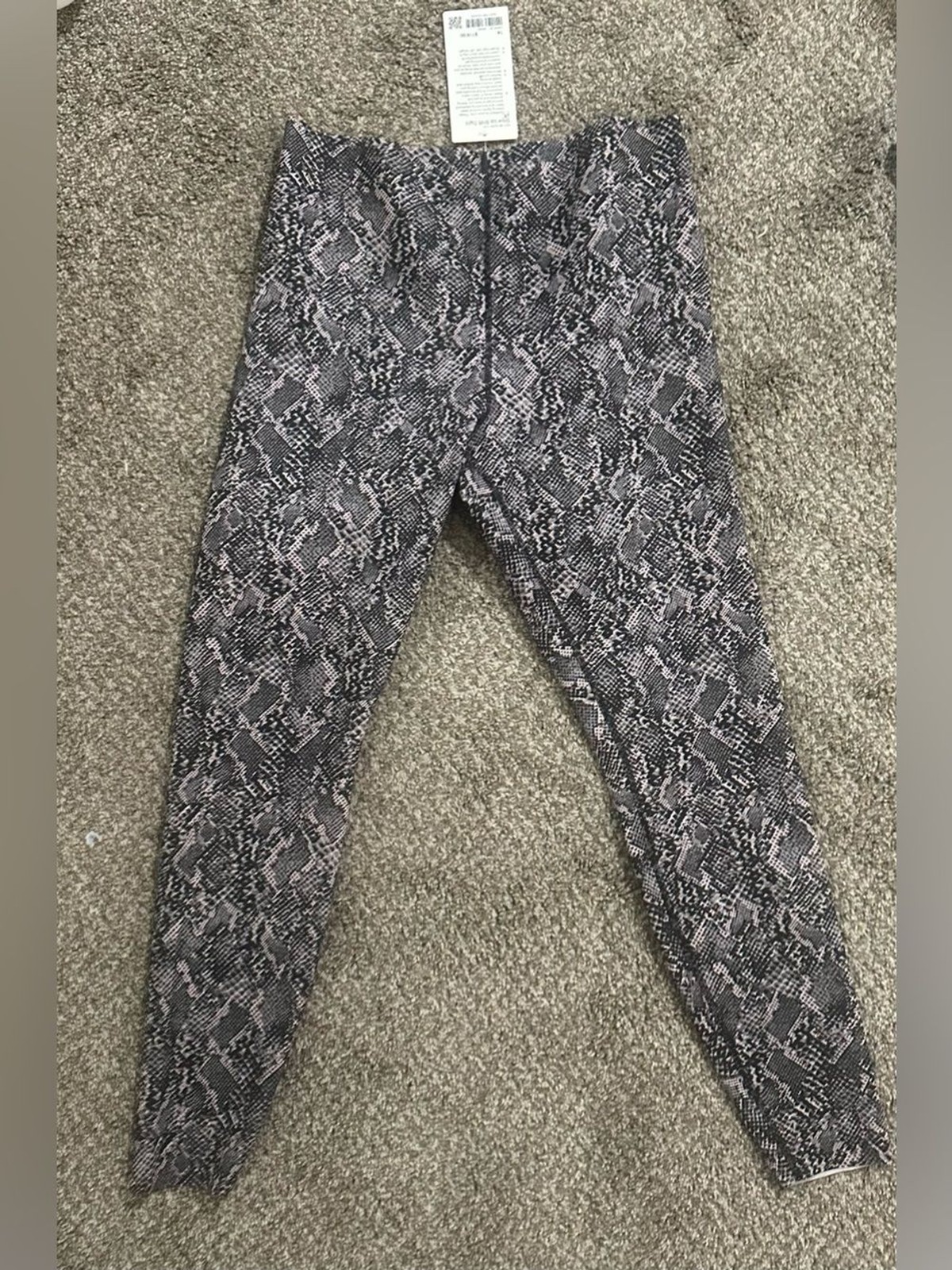 lululemon athletica Snake Print Leggings - Black & Light Pink Size 14 lululemon athletica Snake Print Leggings - Black & Light Pink Size 14