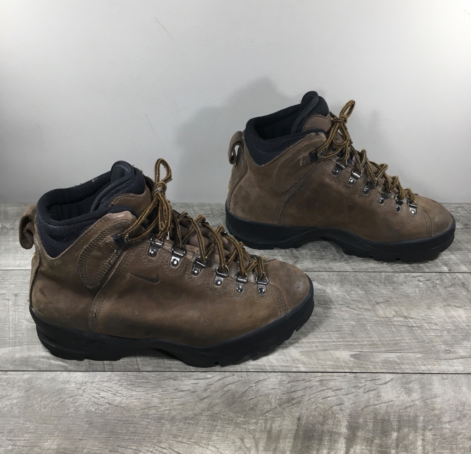 Nike Air All Condition Gear ACG 970608 Mens Leather Sneakers Boots 8.5 Vintage