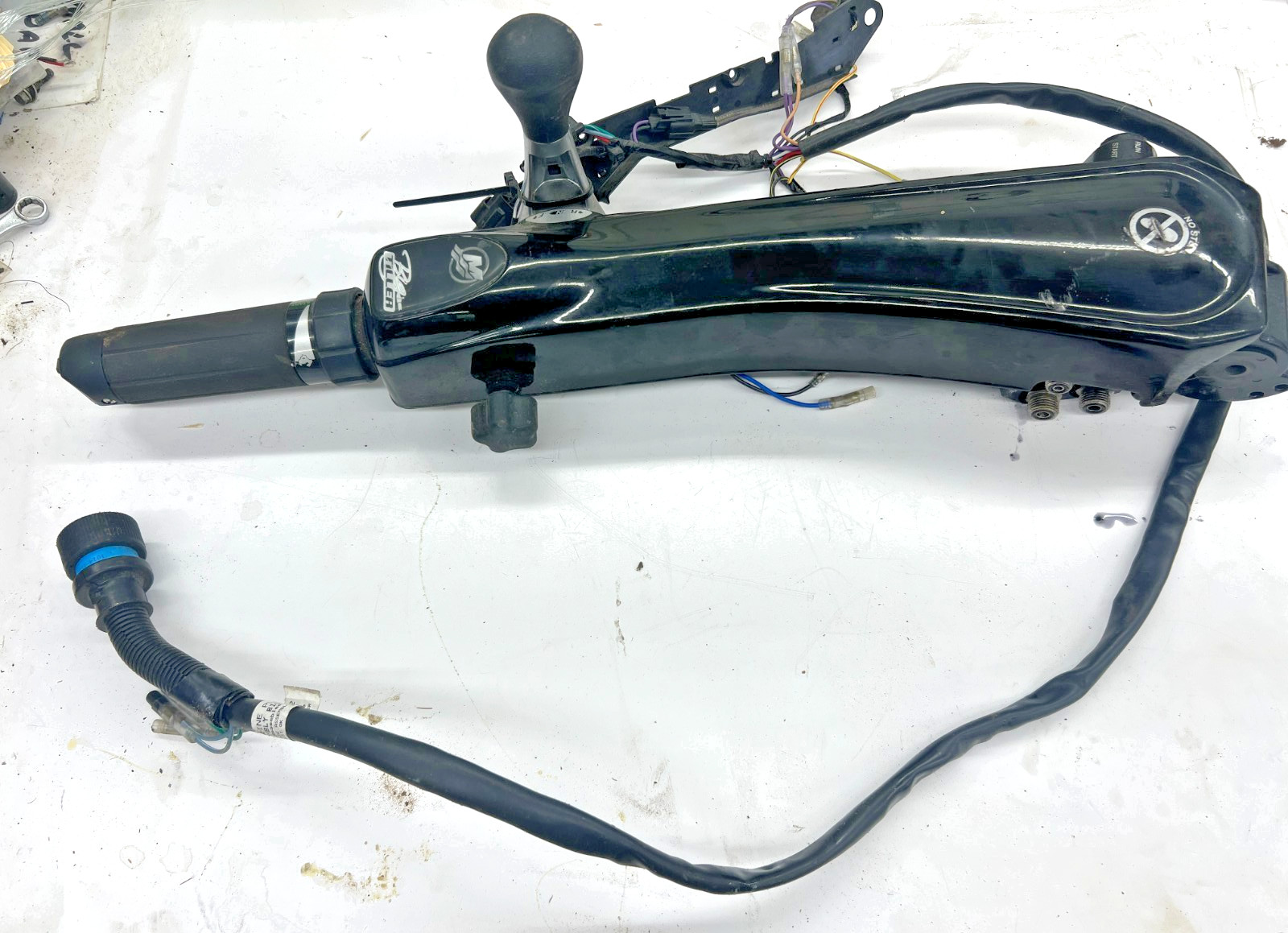 879291A03 8M0098585 Big Tiller handle Mercury Verado 225XLVOS 879291A03 8M0098585 Big Tiller handle Mercury Verado 225XLVOS