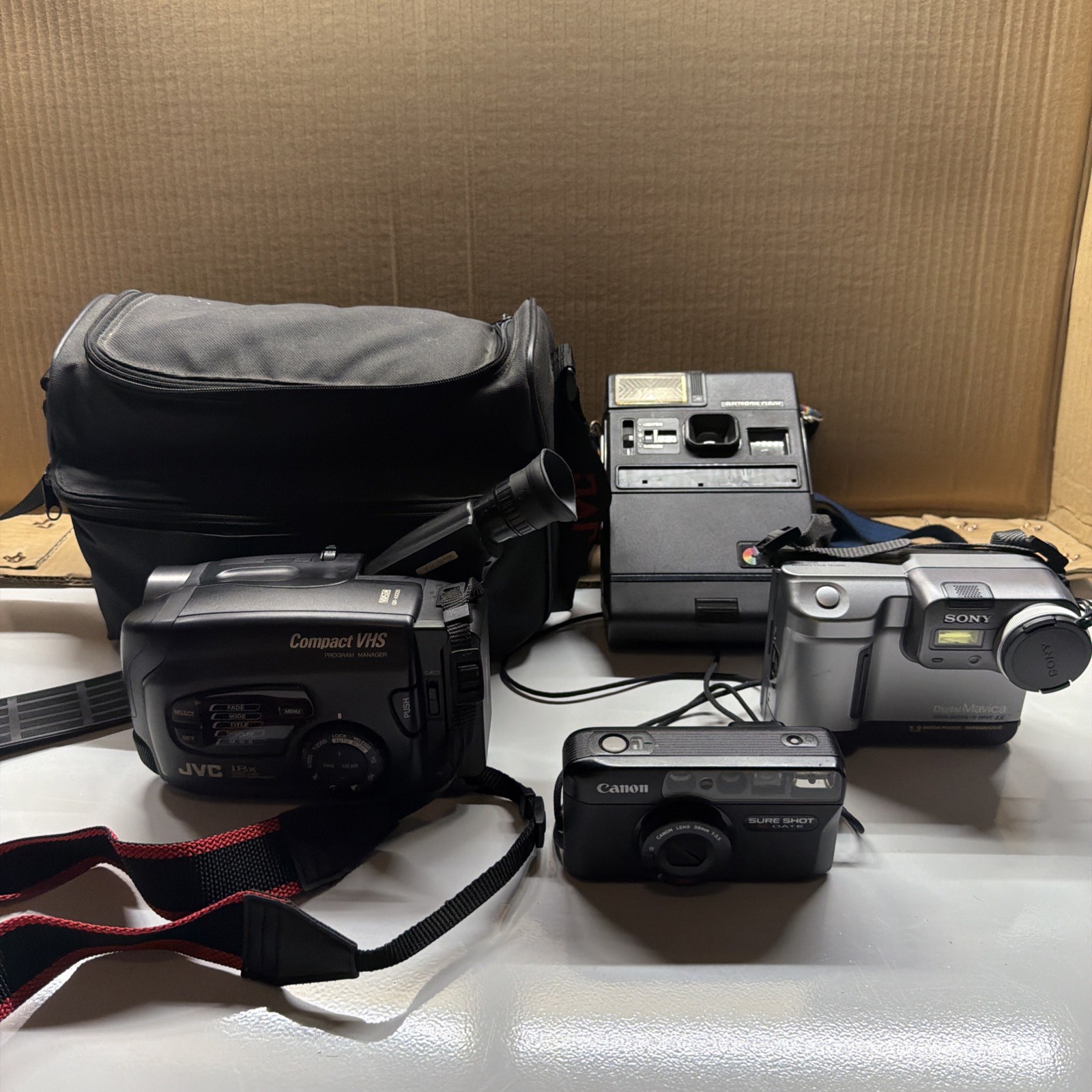 Vintage Camera lot - Retro✅ Old📸- Kodak-Canon-Sony-Jvc- Untested