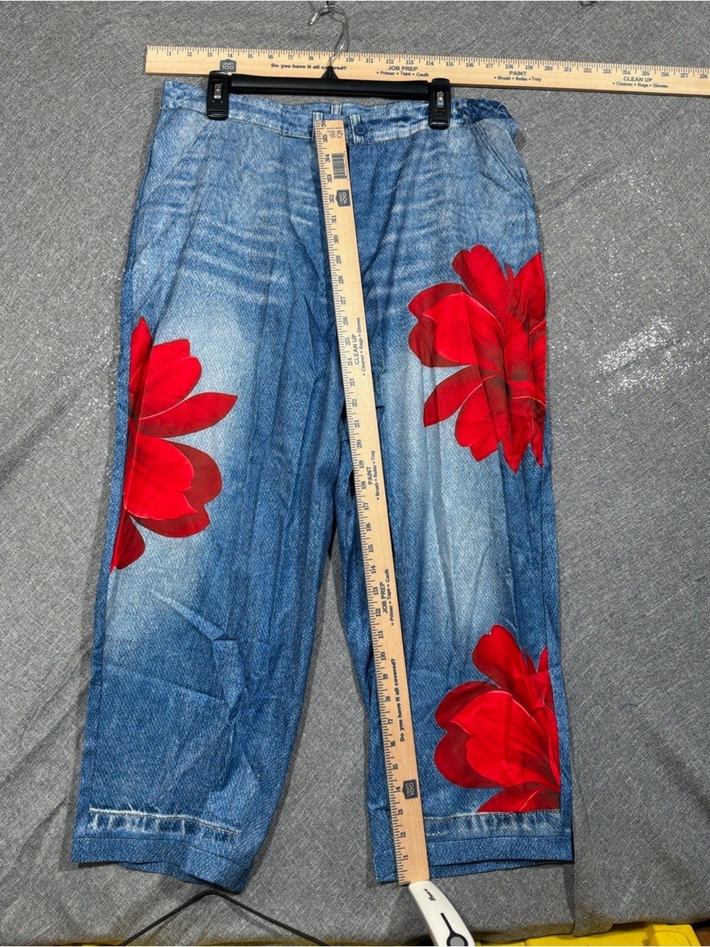 SHEIN Blue Cropped Jeans with Red Floral Prints