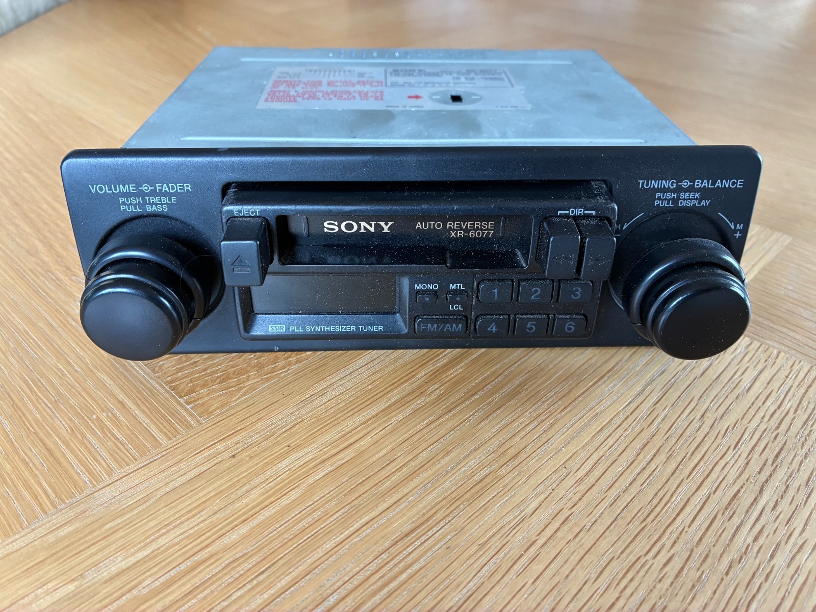 Retro radio Sony XR-6077 Retro radio Sony XR-6077