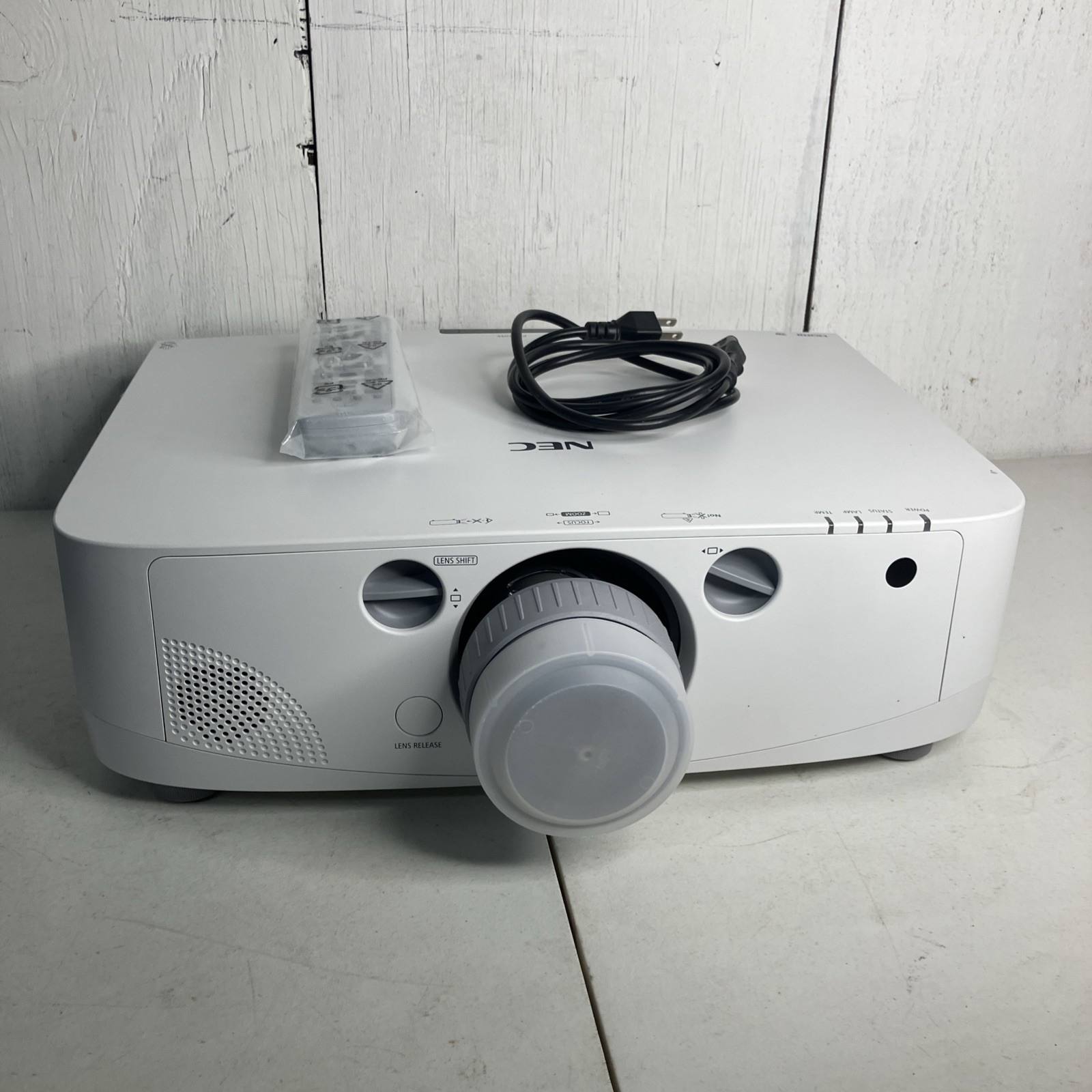 NEC PA550W Projector WXGA Projector 5500 Lumens 269 Lamp Hours Tested W/ Remote NEC PA550W Projector WXGA Projector 5500 Lumens 269 Lamp Hours Tested W/ Remote