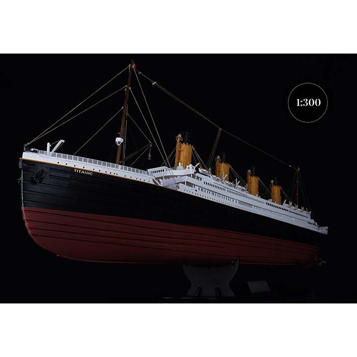 Occre #14009 1/300 Titanic - H242mm X W115mm X L896mm