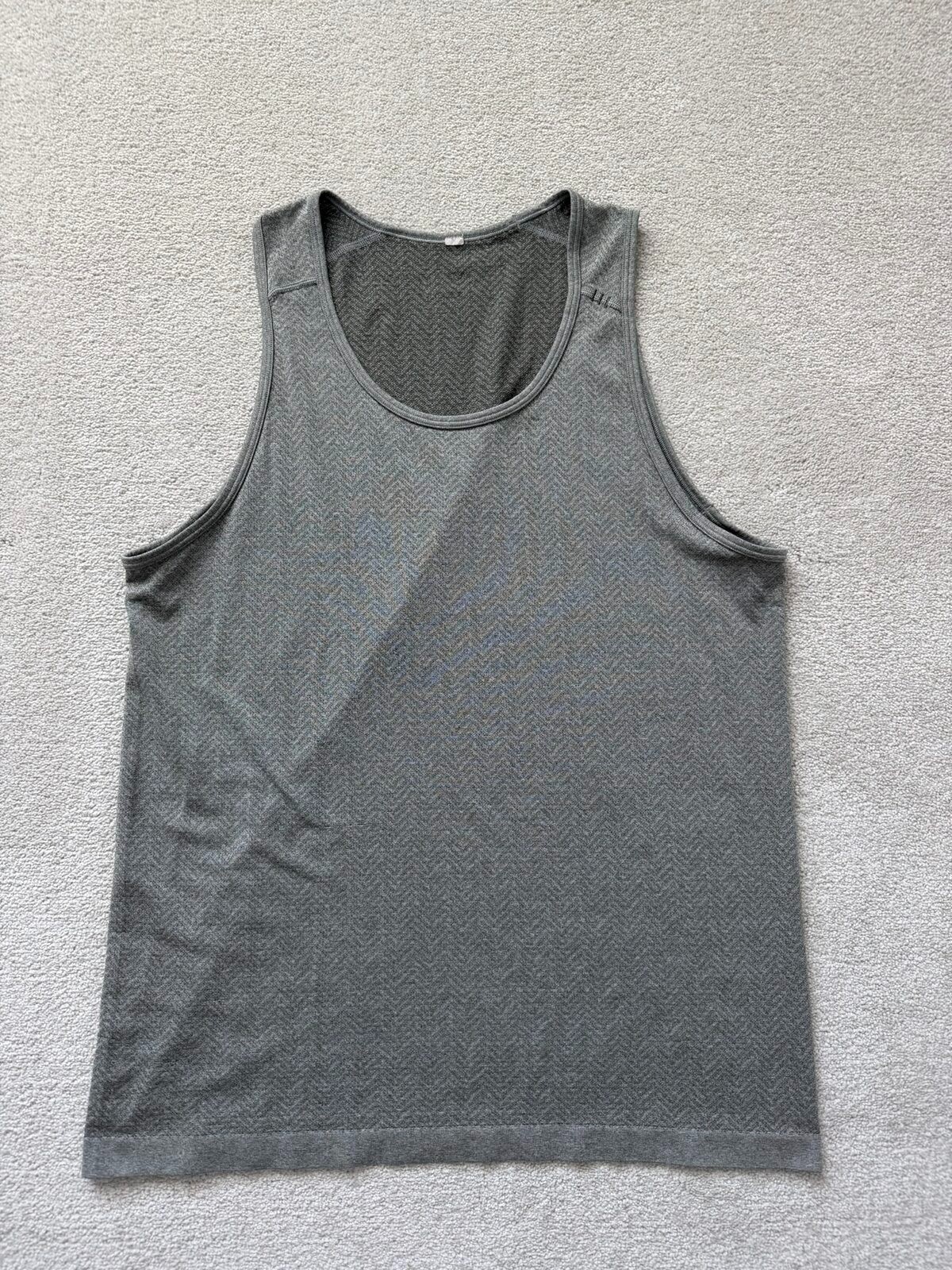 Lululemon Metal Vent Tech Tank Top Mens Size L Gray Sleeveless Athletic Running