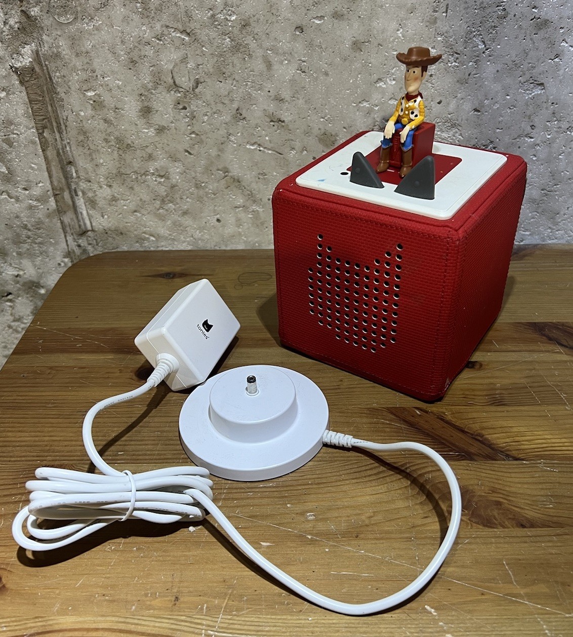 Toniebox Tonies Audio Box Player W/ Charger For Parts/Repair 