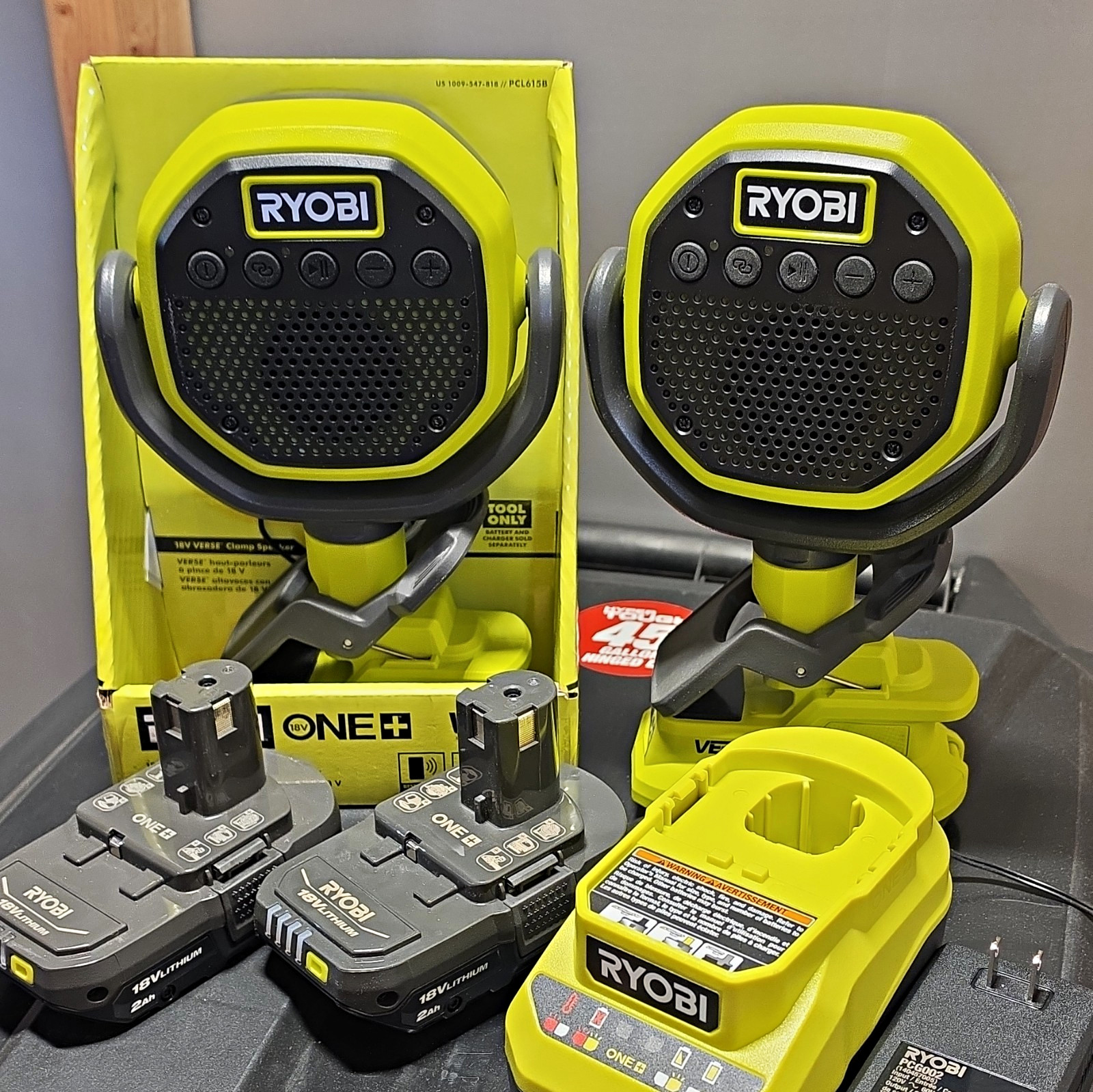 RYOBI ONE+ VERSE Bluetooth Clamp 2x speaker & 2xBatt. & Charger RYOBI ONE+ VERSE Bluetooth Clamp 2x speaker & 2xBatt. & Charger