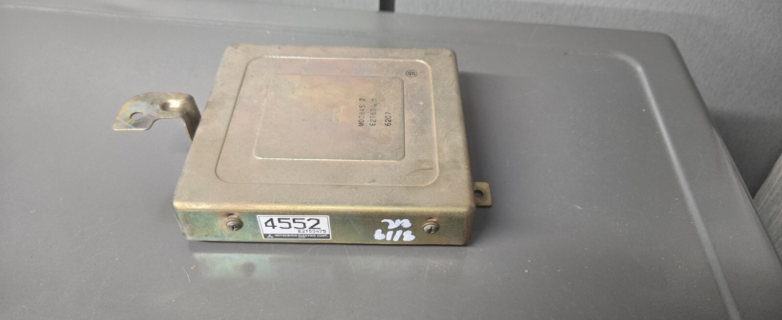 1985-86 M/T Mitsubishi MONTERO/Raider ECU/ECM MD084552 Used 1985-86 M/T Mitsubishi MONTERO/Raider ECU/ECM MD084552 Used