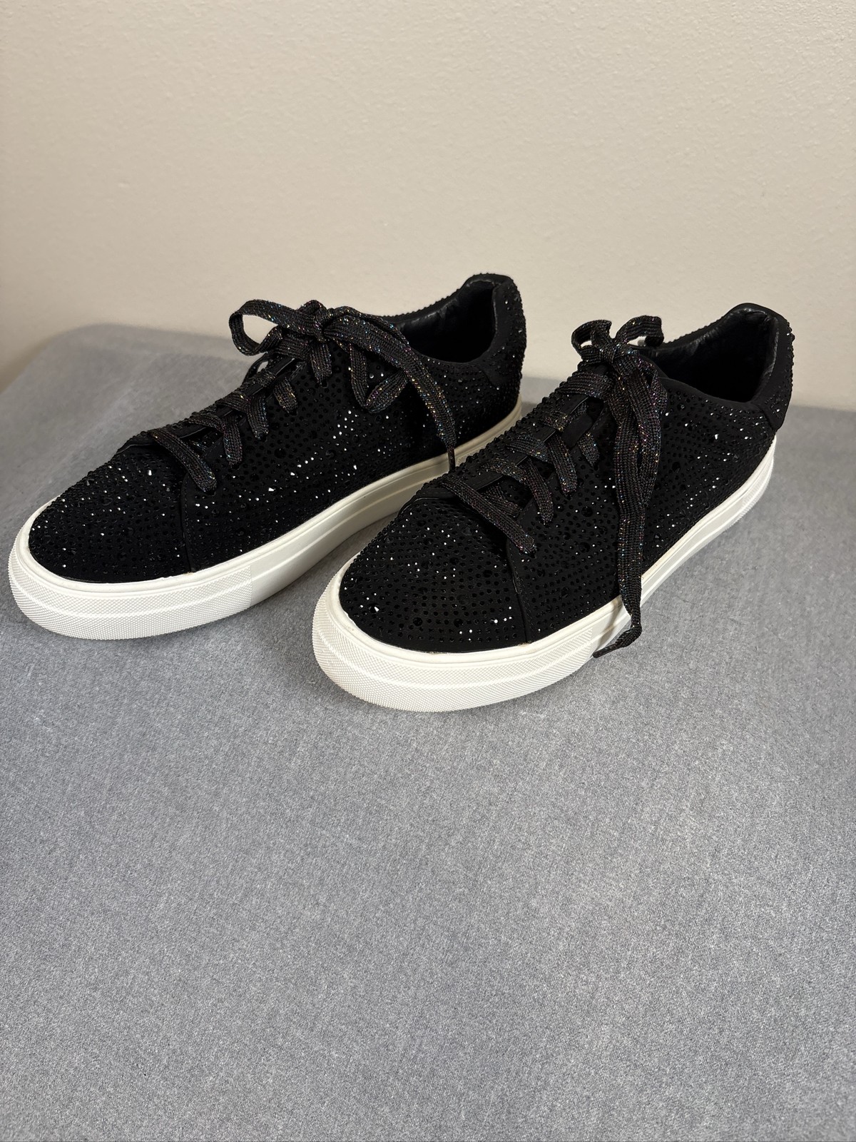 La Sheelah Women\'s Black Rhinestone Lace-Up Sneakers Size 10
