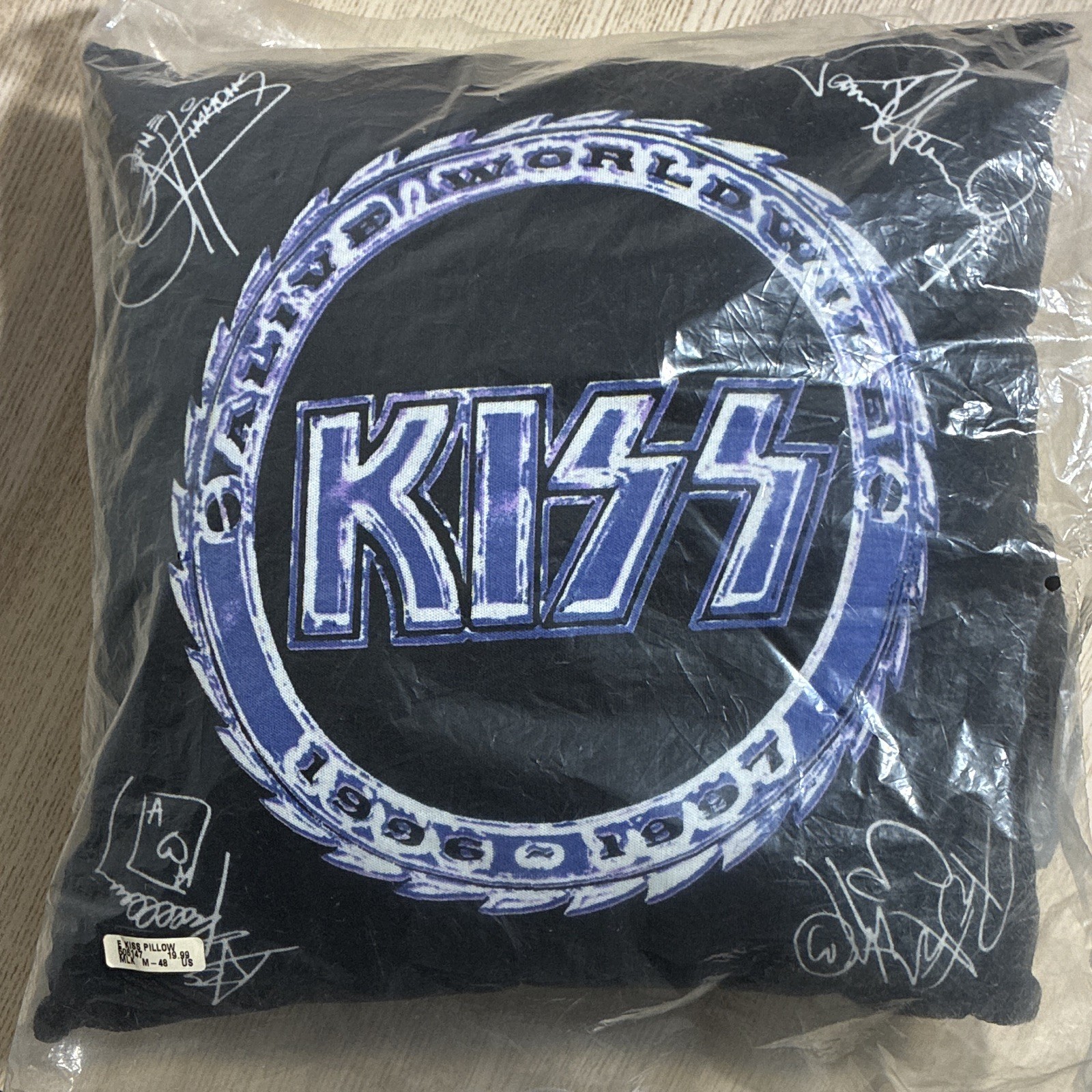 KISS Pillow Alive Worldwide Tour 96-97 Kiss Catalogue KISS Pillow Alive Worldwide Tour 96-97 Kiss Catalogue