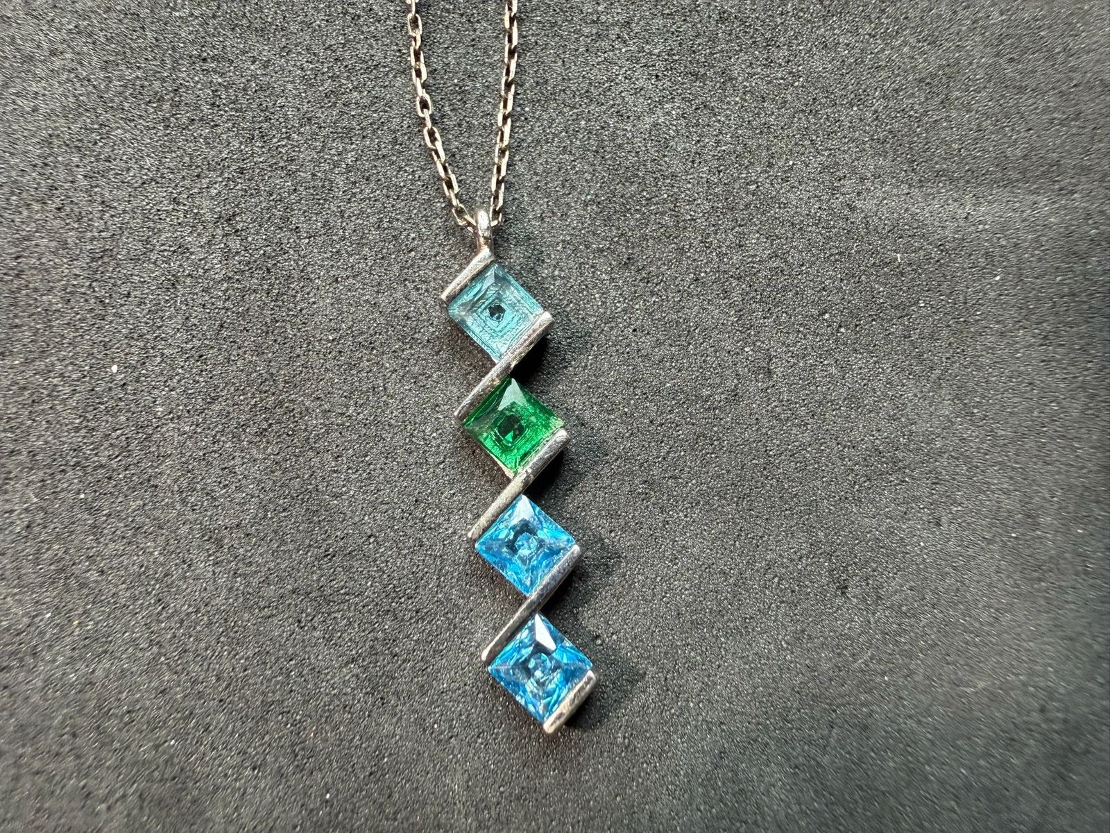 2.86g Vintage Sterling Silver 925 Necklace Blue Green Pendant Adjustable 22 in