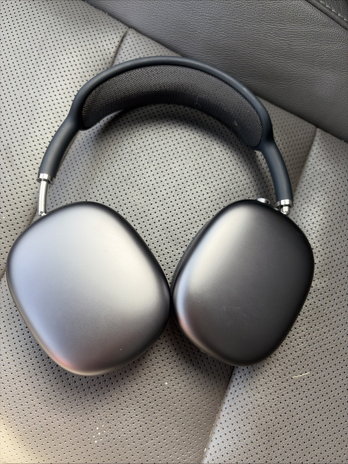Apple Air Pod Max A2096 Barely Used.  Pretty Much Brand New