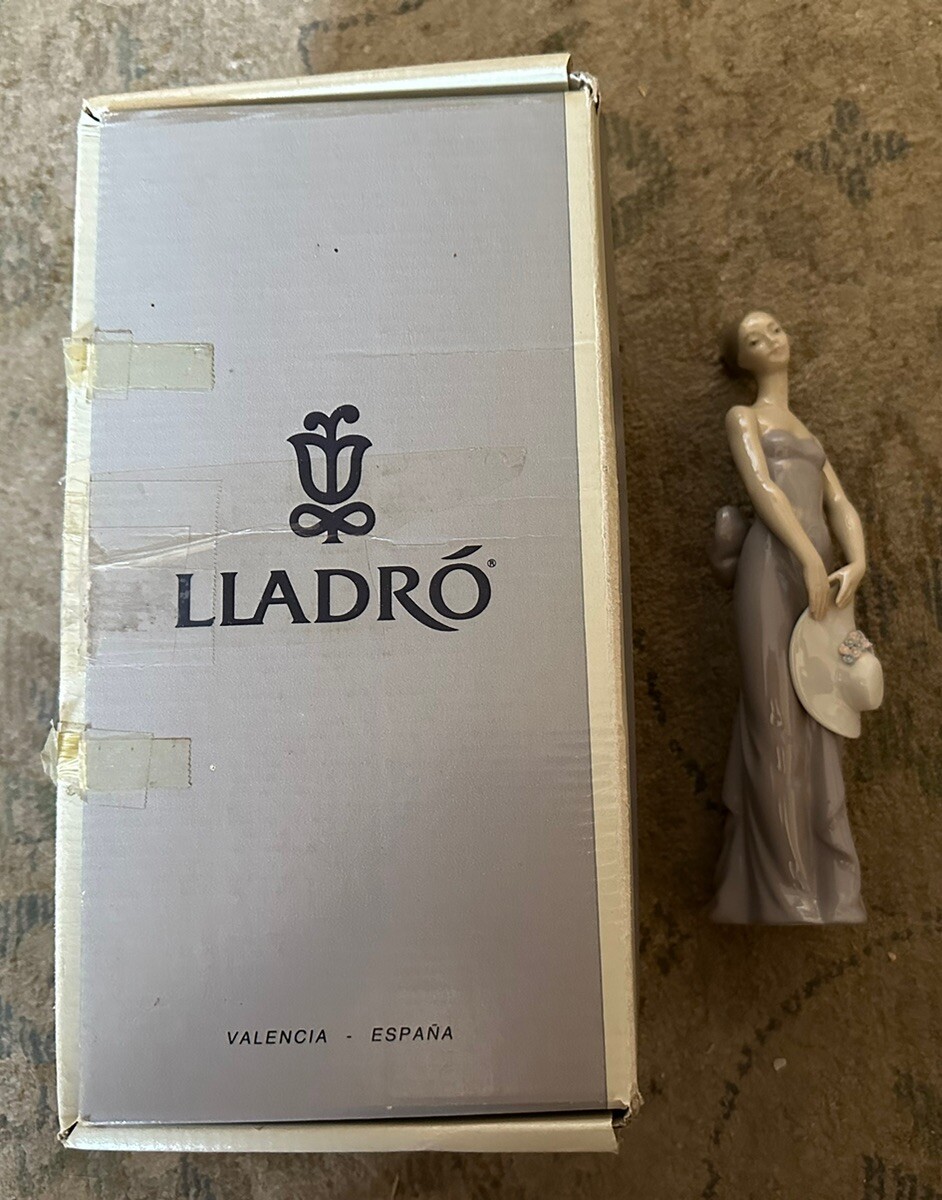 Lladro #05598 BRIDESMAID Porcelain Figurine Purple Dress & Hat Original Box