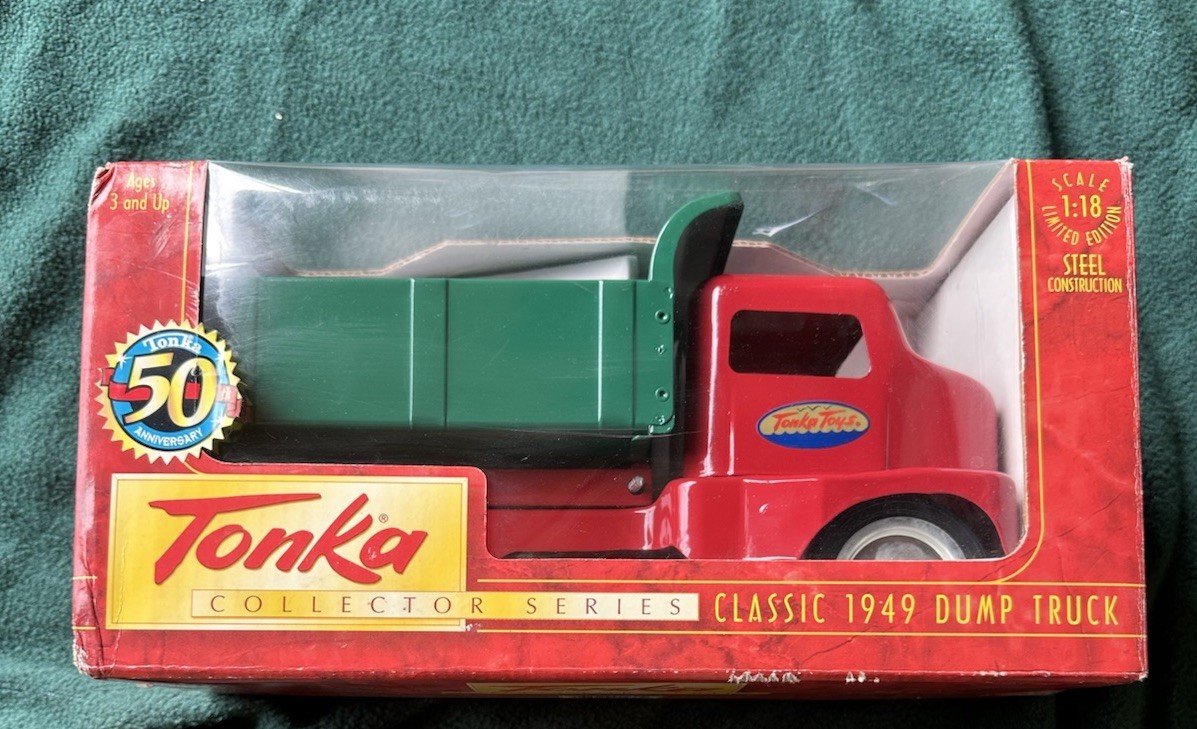 TONKA COLLECTOR SERIES CLASSIC 1949 DUMP TRUCK 1:18 50TH ANNIVERSARY 1997 NIB