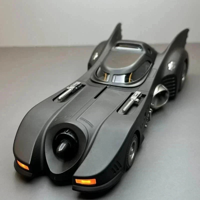 1:32 THE BATMAN Batmobile 1989 DC Comics Diecast Car Toy Gift Collectible NEW