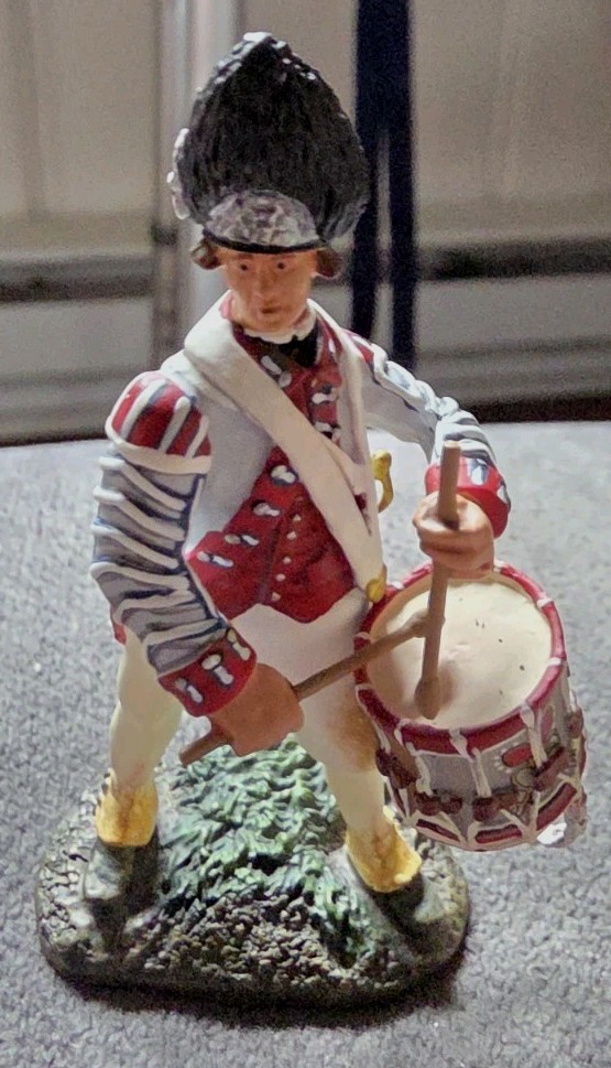 BRITAINS 17783 YORKTOWN BRITISH 17th REGIMENT of FOOT DRUMMER NIB MINT