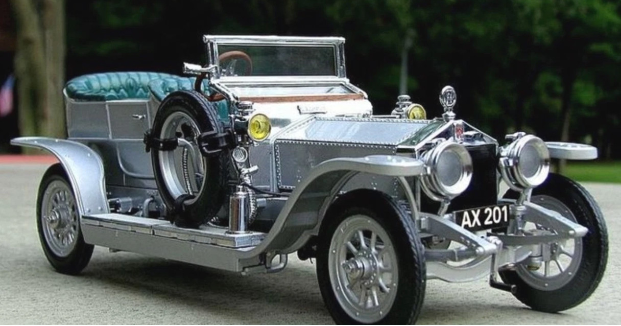 Rolls-Royce Vintage Custom Built Car w/Original Wheels/Rims1:24SCALE MODEL