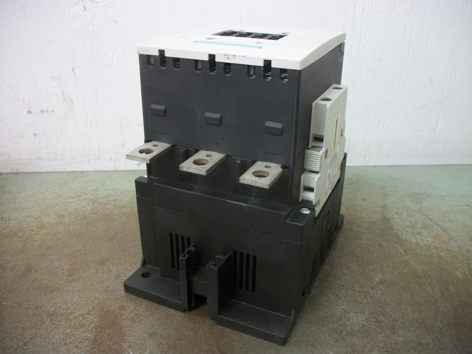 SIEMENS CONTACTOR 3RT1054-6AF36 140AMP 127VCOIL 3PH 600V 125HP NOB