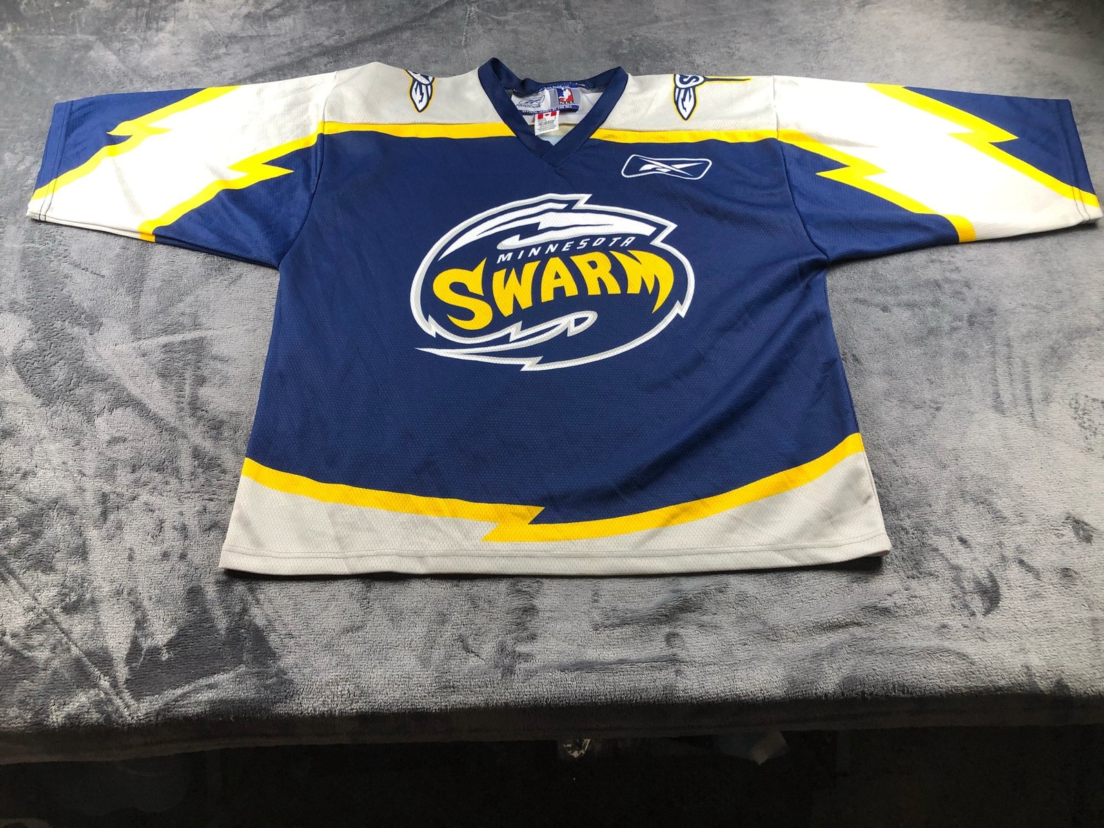 Reebok Minnesota Swarm Hockey Jersey Men\'s Large oversized Blue Yellow NLL