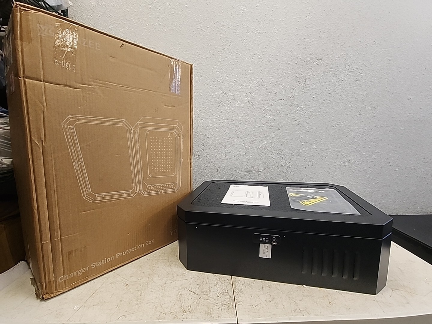 YONZEE Wall-Mounted EV Charger Protection Box – Weatherproof Charging Stat