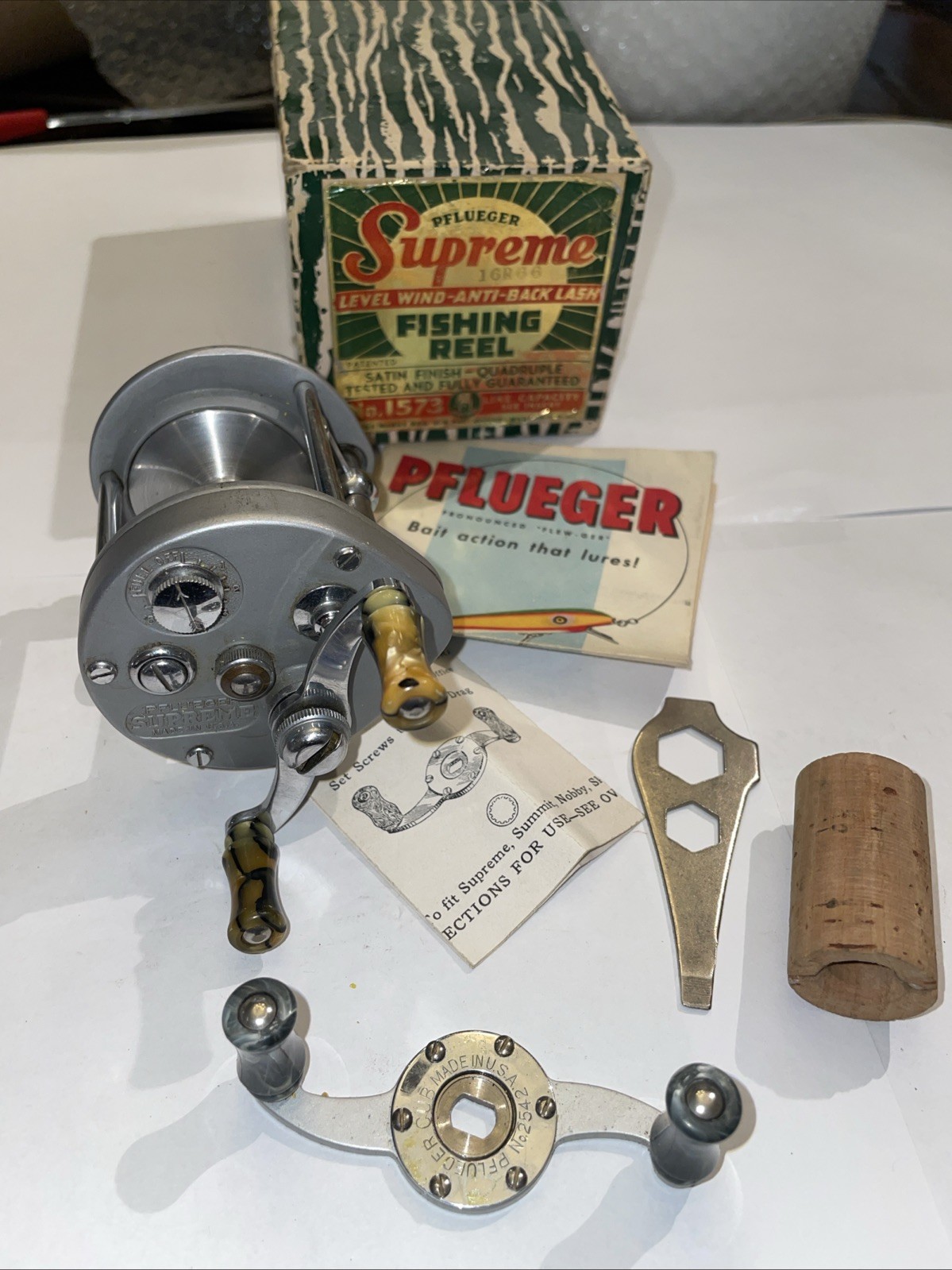 Vintage Pflueger Supreme Level Wind Casting Reel Excellent Box Papers Handle