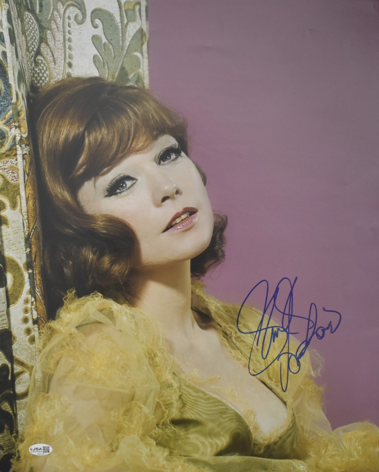 Shirley Maclaine Autographed/Signed 16x20 Photo Actress JSA 211932 Shirley Maclaine Autographed/Signed 16x20 Photo Actress JSA 211932