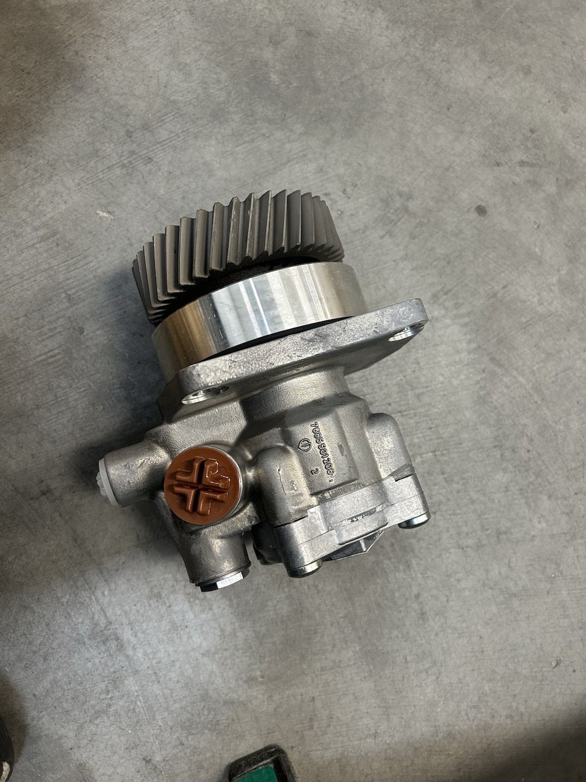 BOSCH 7685955606 Mercedes MBE power steering pump 308595606 14-15083-000 BOSCH 7685955606 Mercedes MBE power steering pump 308595606 14-15083-000