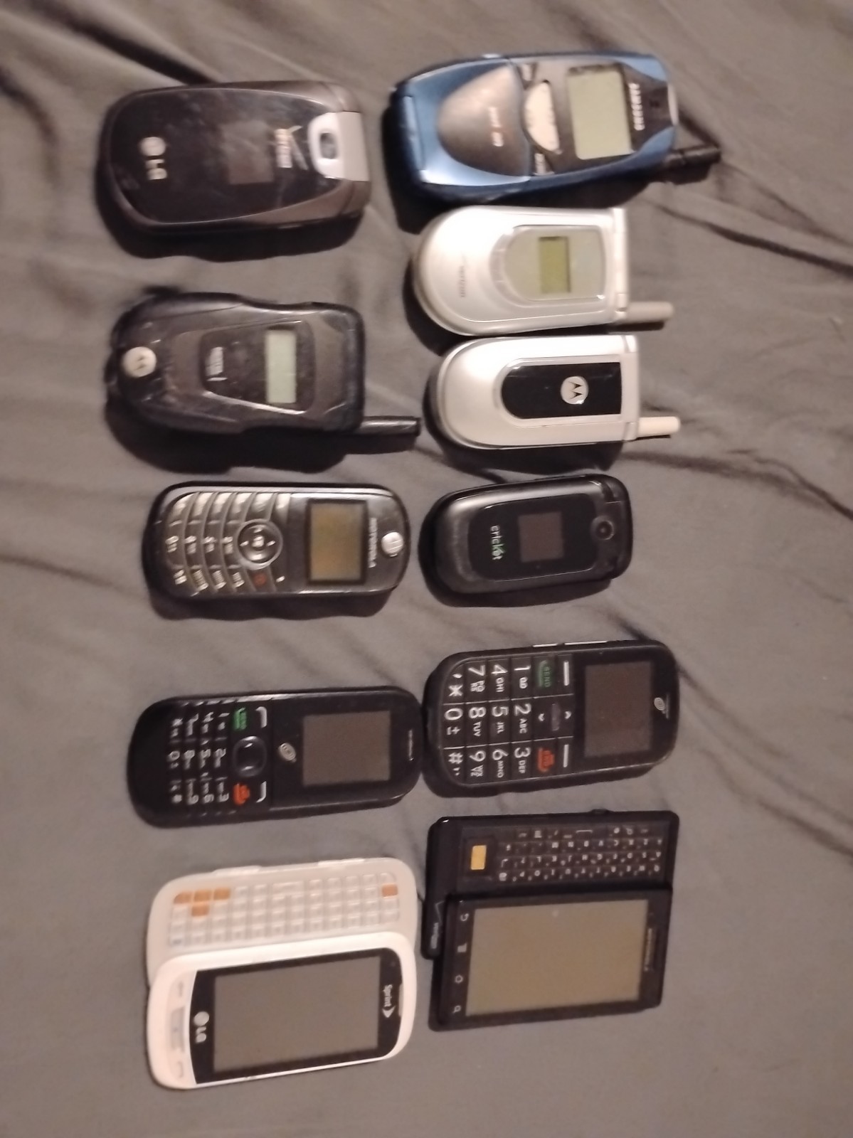 LOT OF 11 Mixed  Flip Phones  FOR PARTS. Untested.