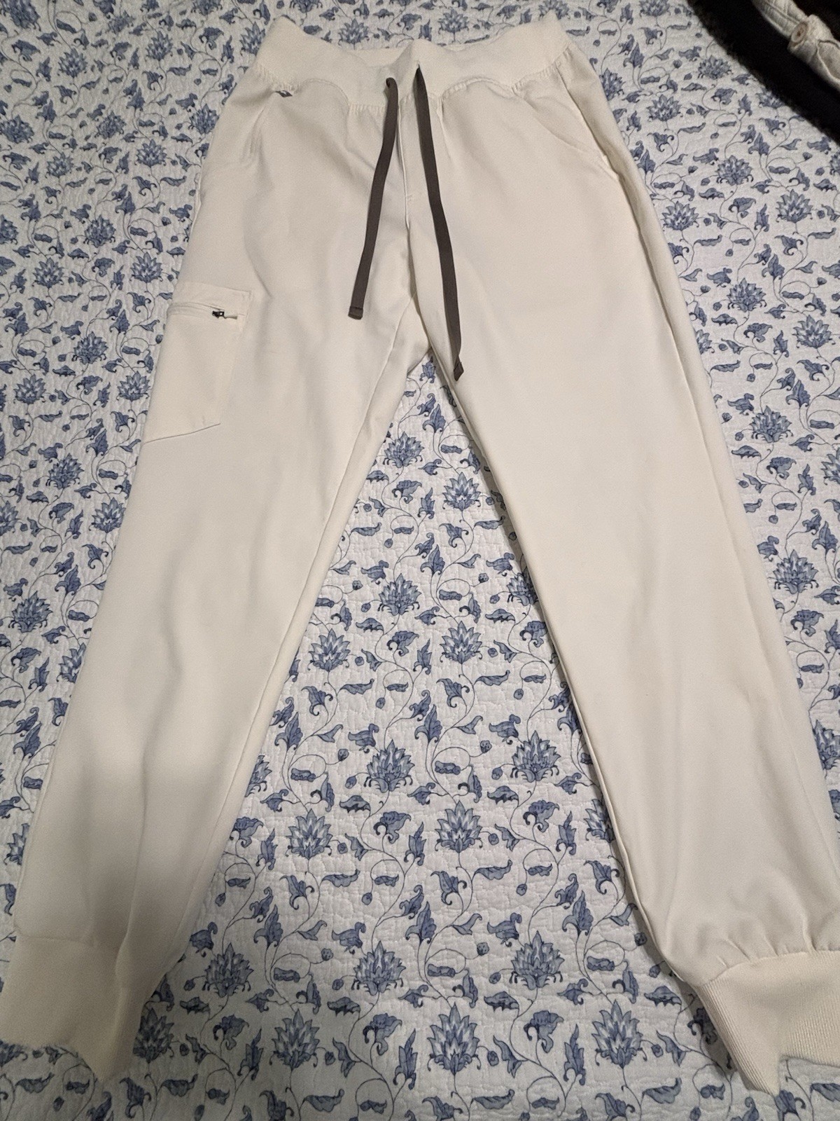 FIGS Women’s S Ivory Zamora Jogger Drawstring