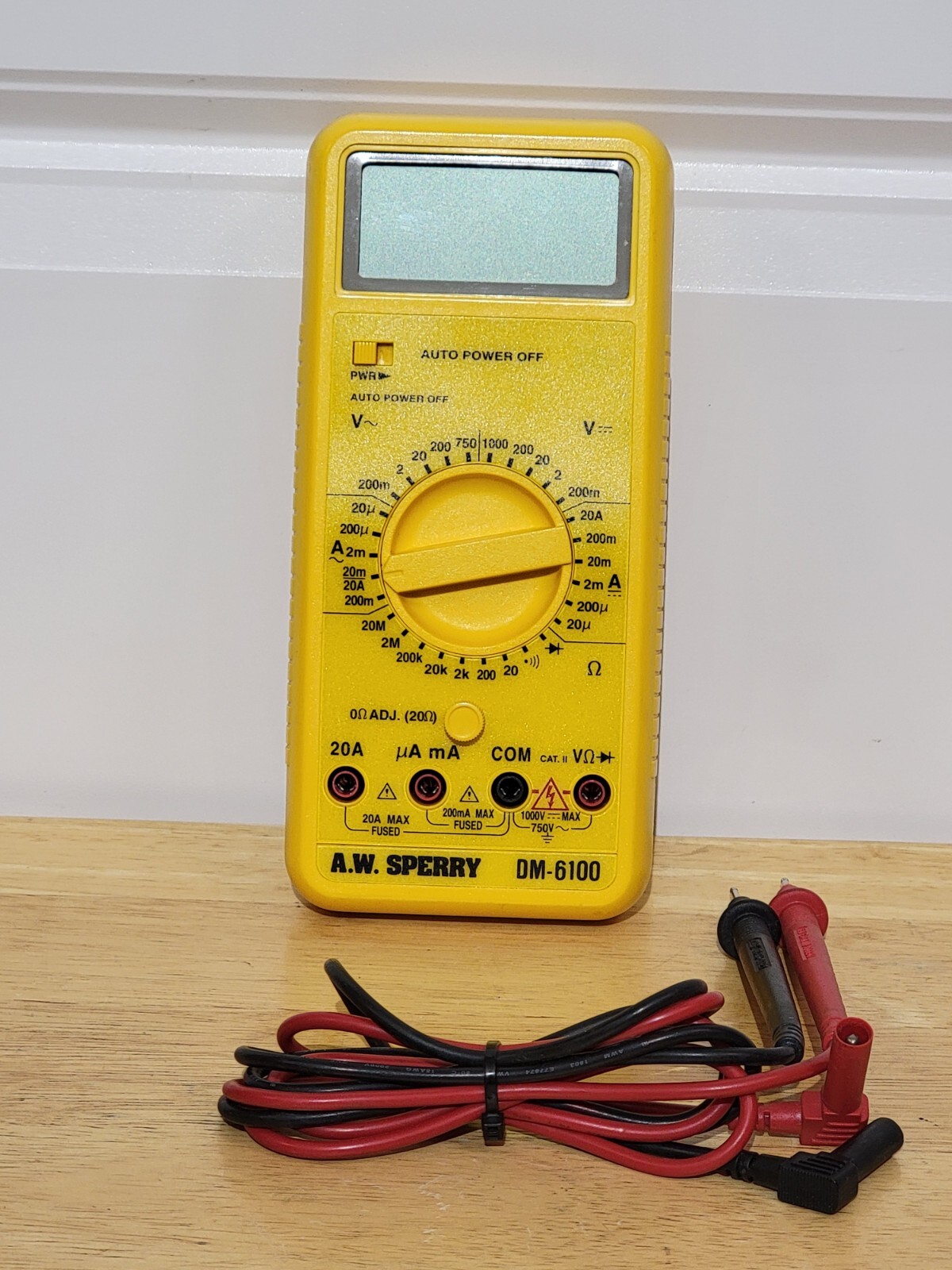 Sperry Instruments DM-6100 Digital Multimeter Sperry Instruments DM-6100 Digital Multimeter