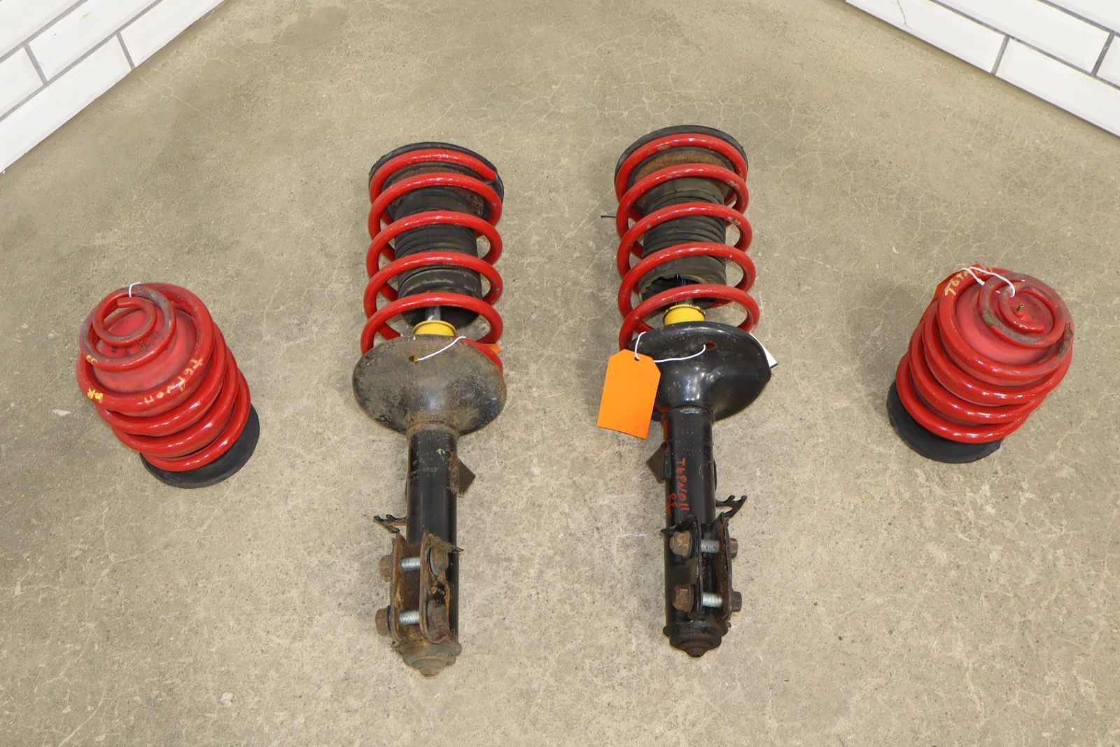 2004-2006 Pontiac GTO Struts Kit with Pedders Springs and Airbags